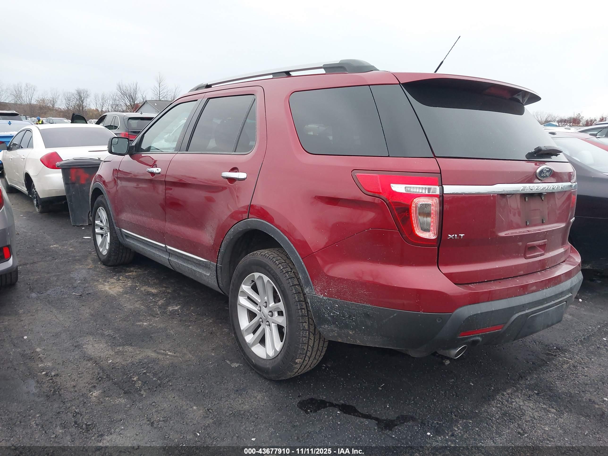 FORD EXPLORER image 3