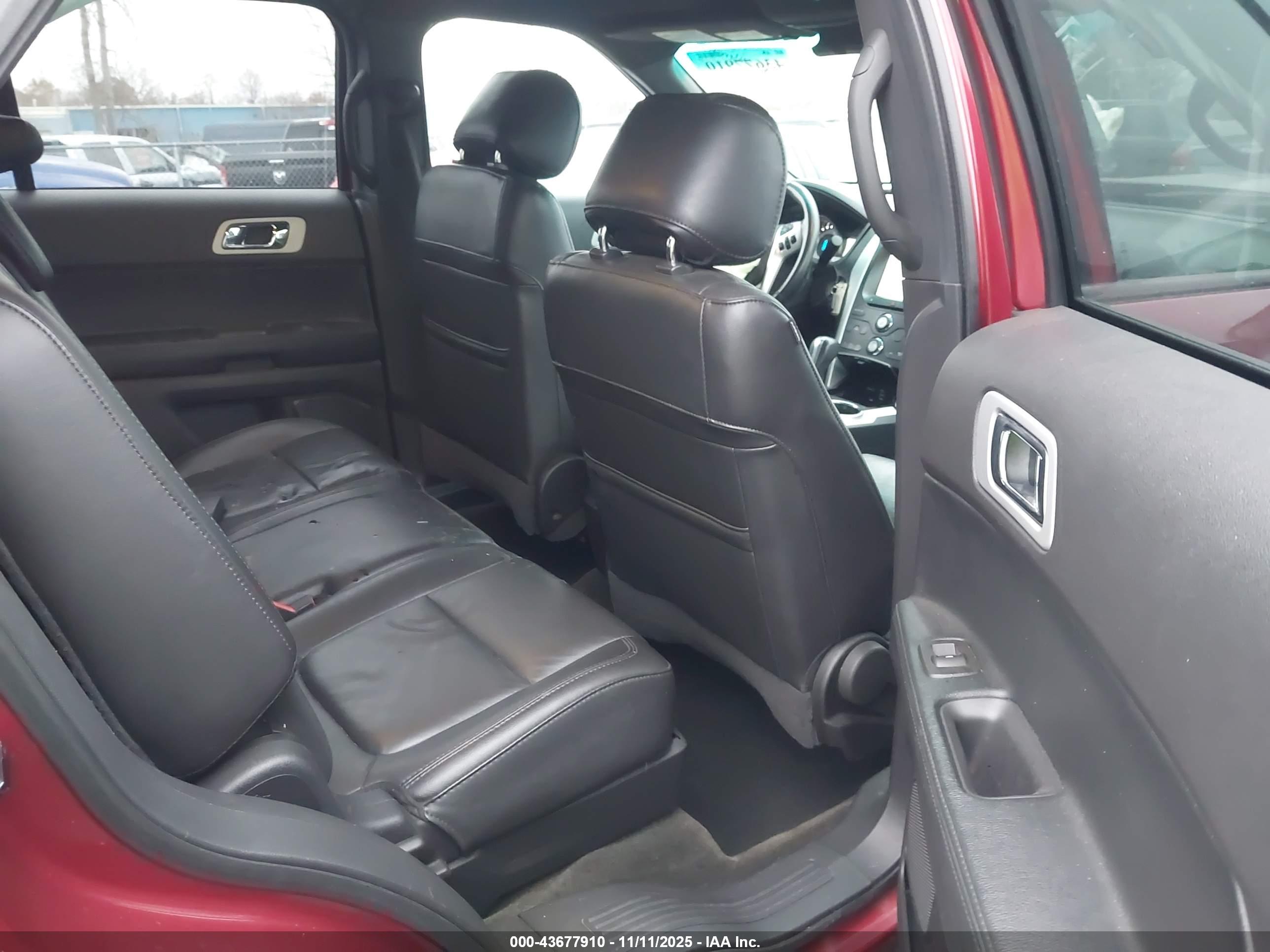 FORD EXPLORER image 8
