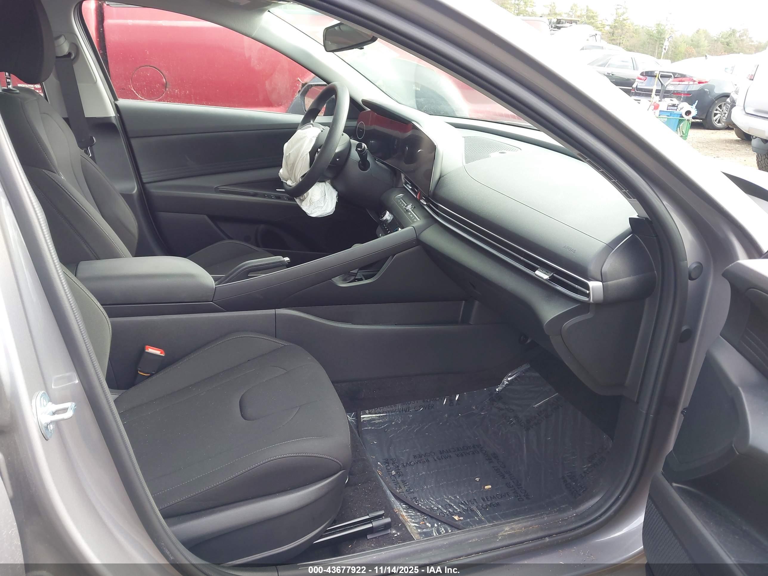 HYUNDAI ELANTRA image 5