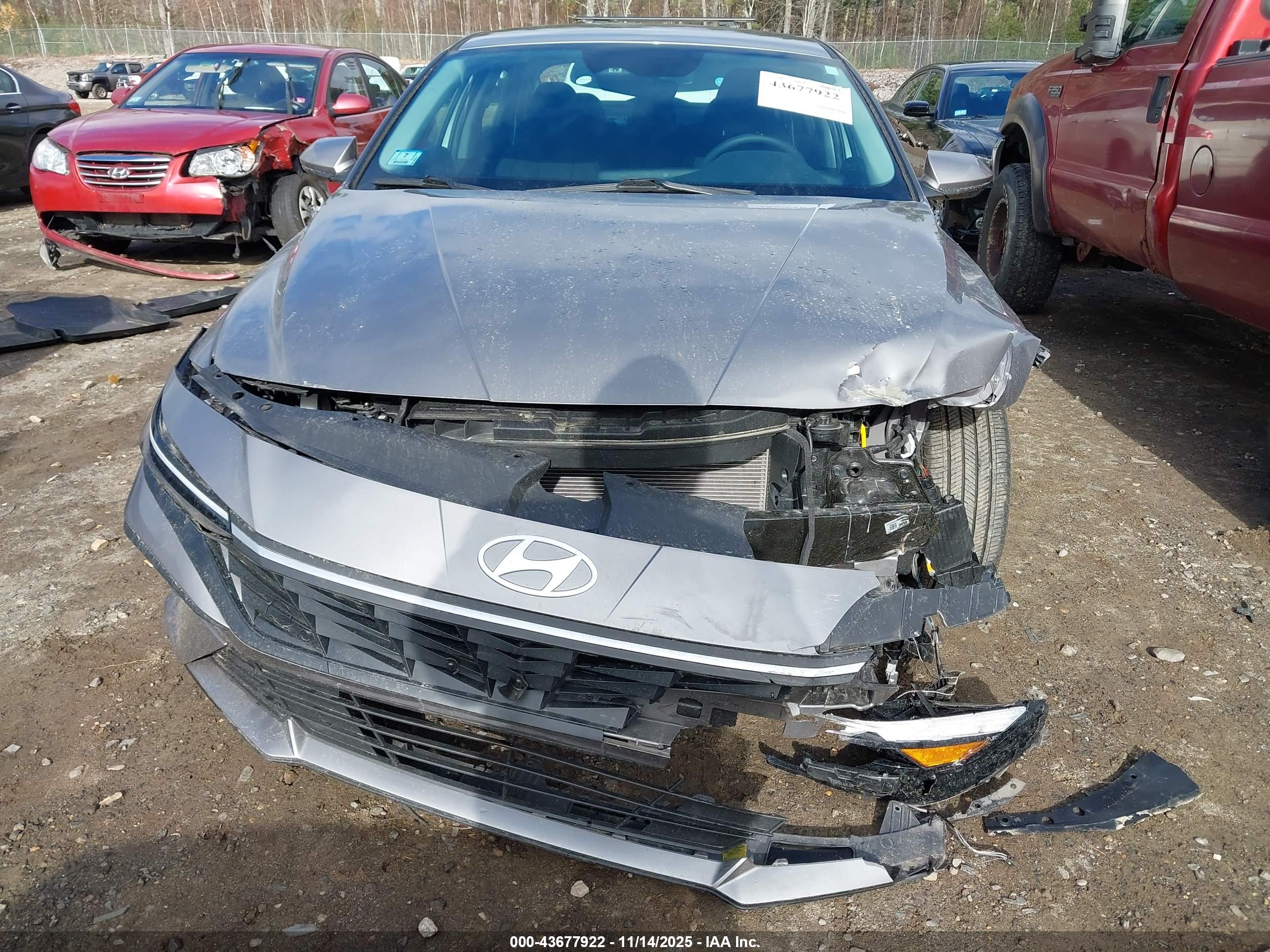 HYUNDAI ELANTRA image 6
