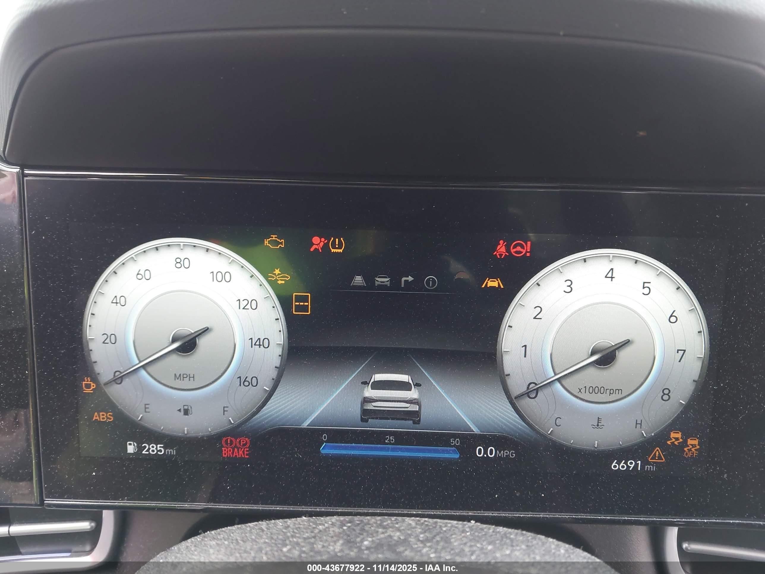 HYUNDAI ELANTRA image 7