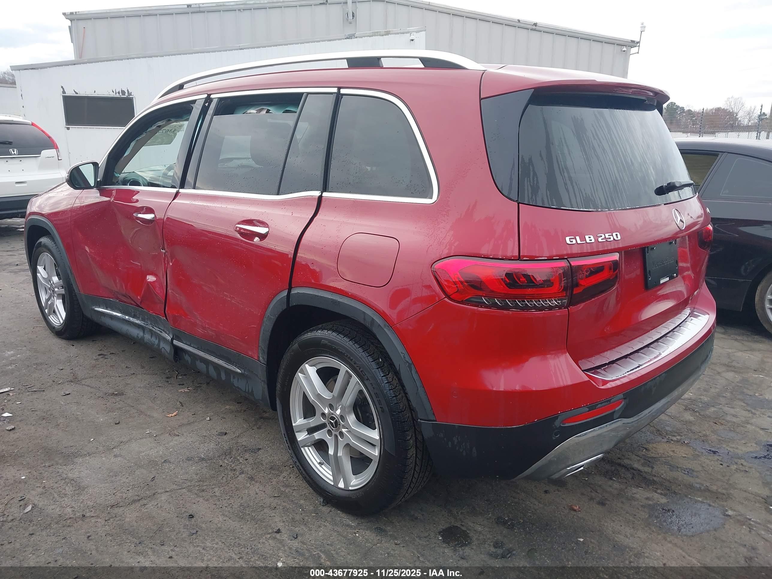 MERCEDES-BENZ GLB image 3