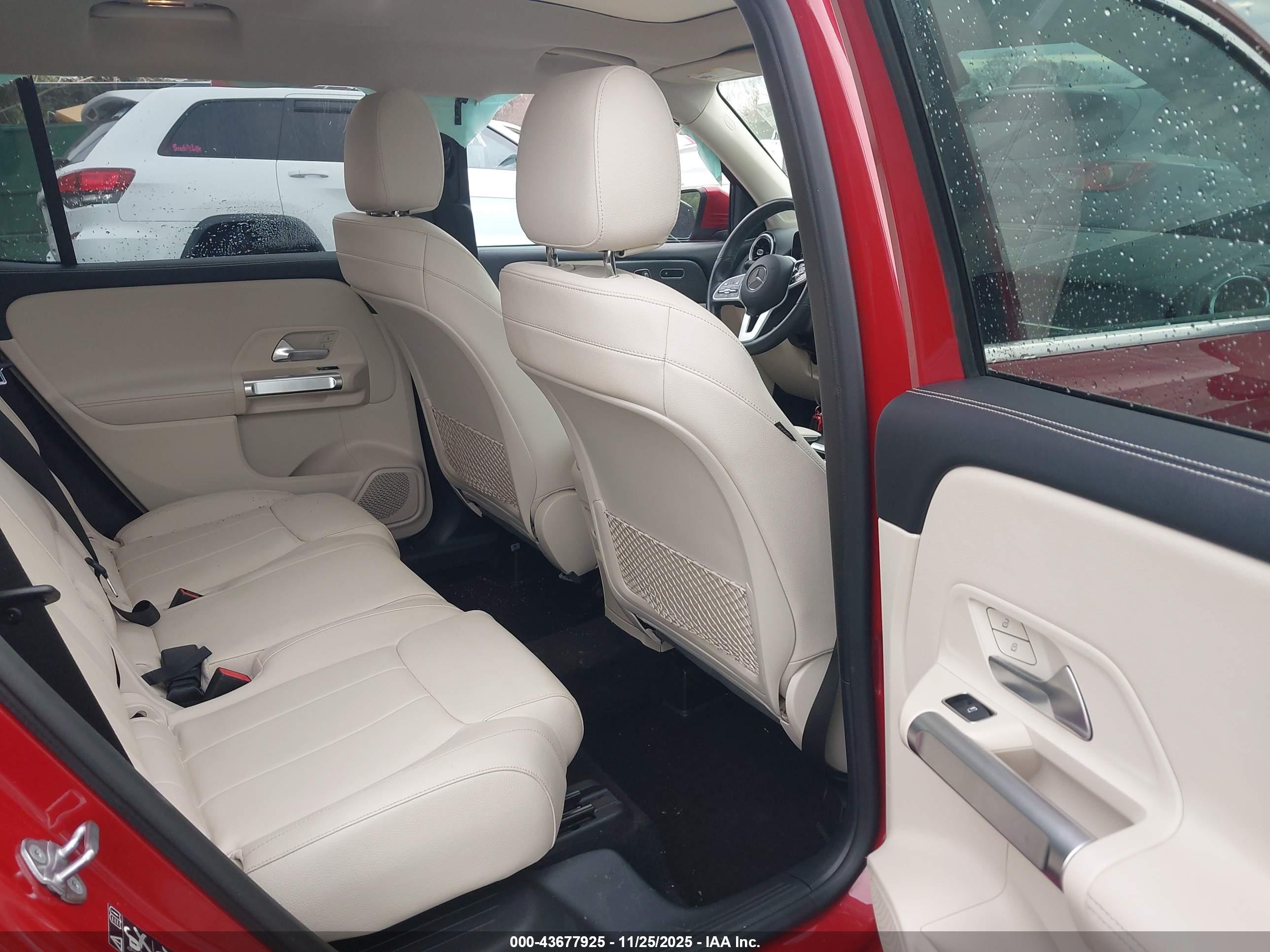 MERCEDES-BENZ GLB image 8