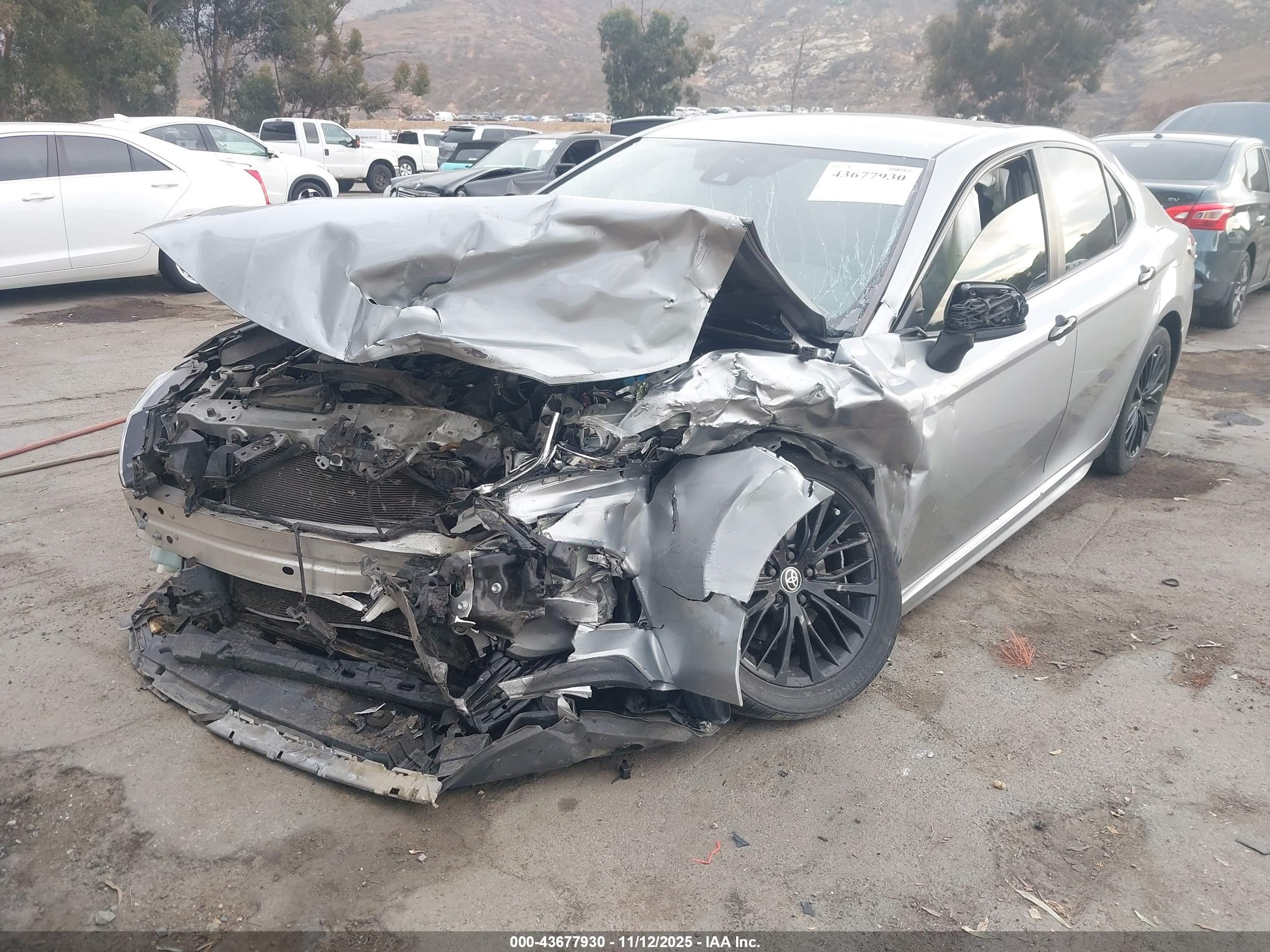 TOYOTA CAMRY image 2