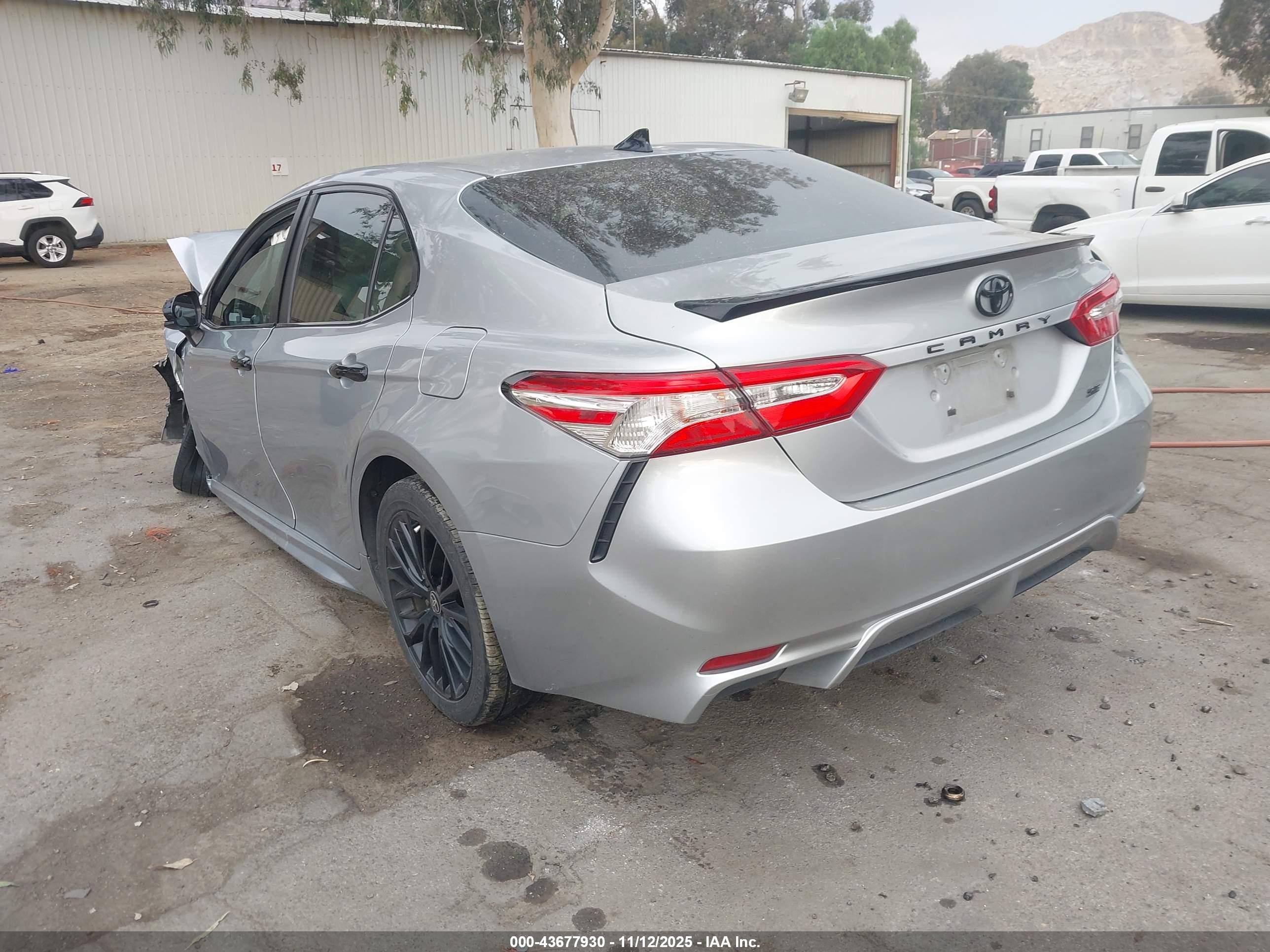 TOYOTA CAMRY image 3