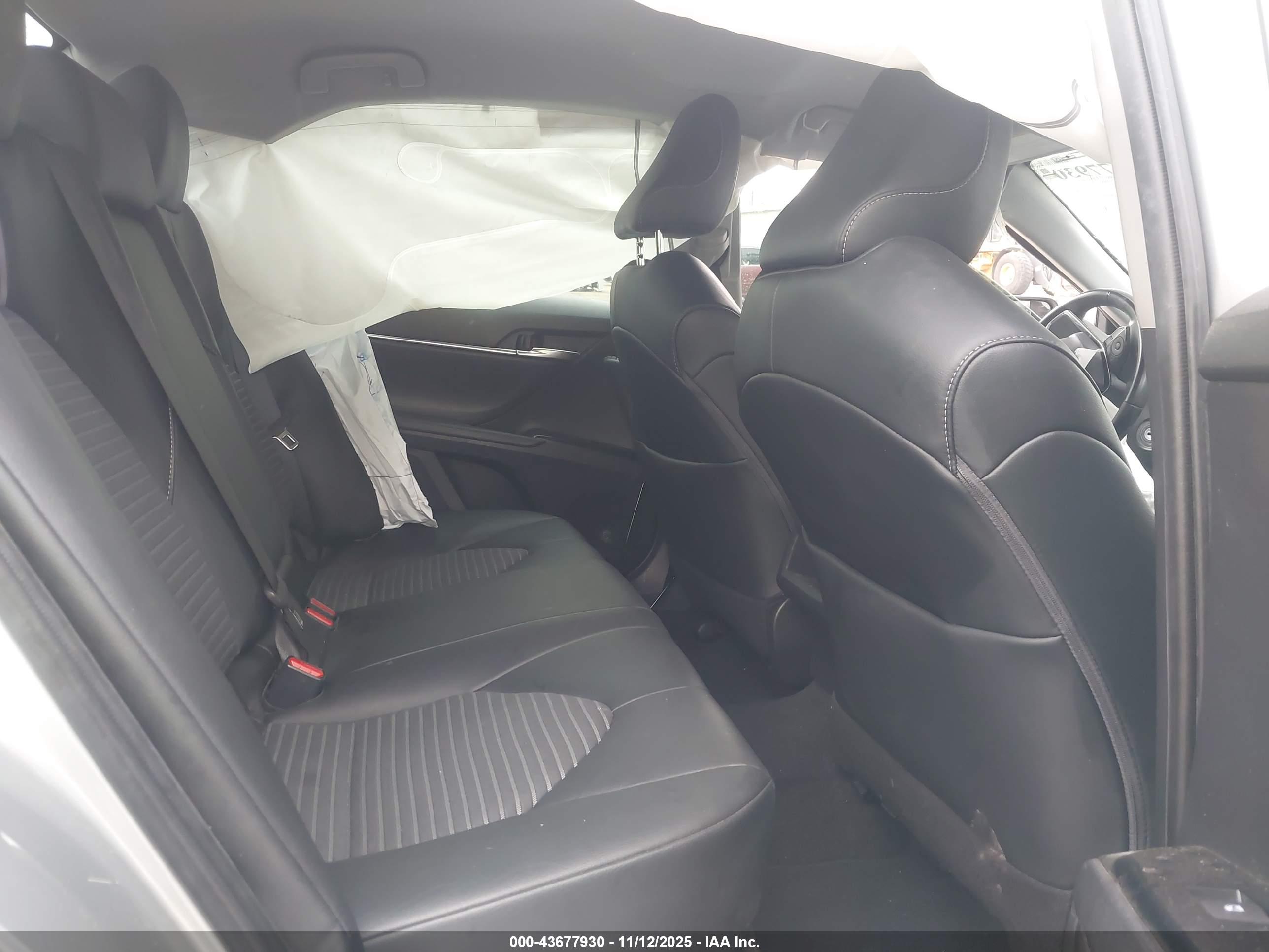 TOYOTA CAMRY image 8