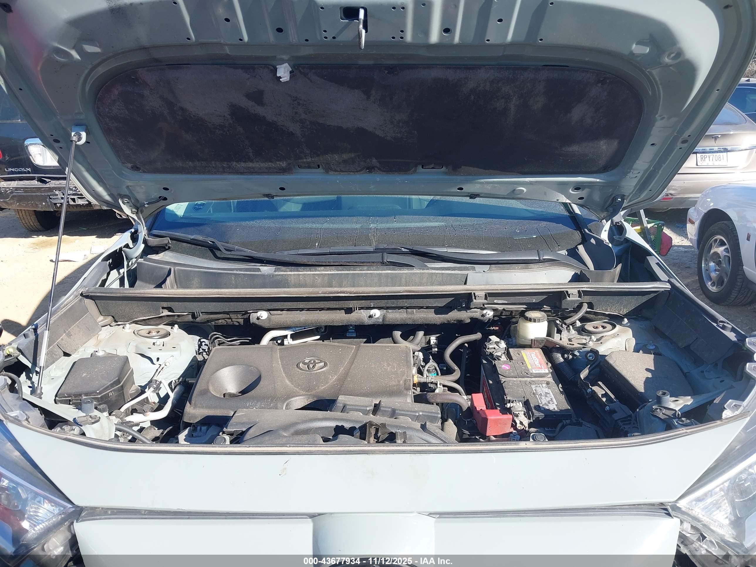 TOYOTA RAV4 image 10