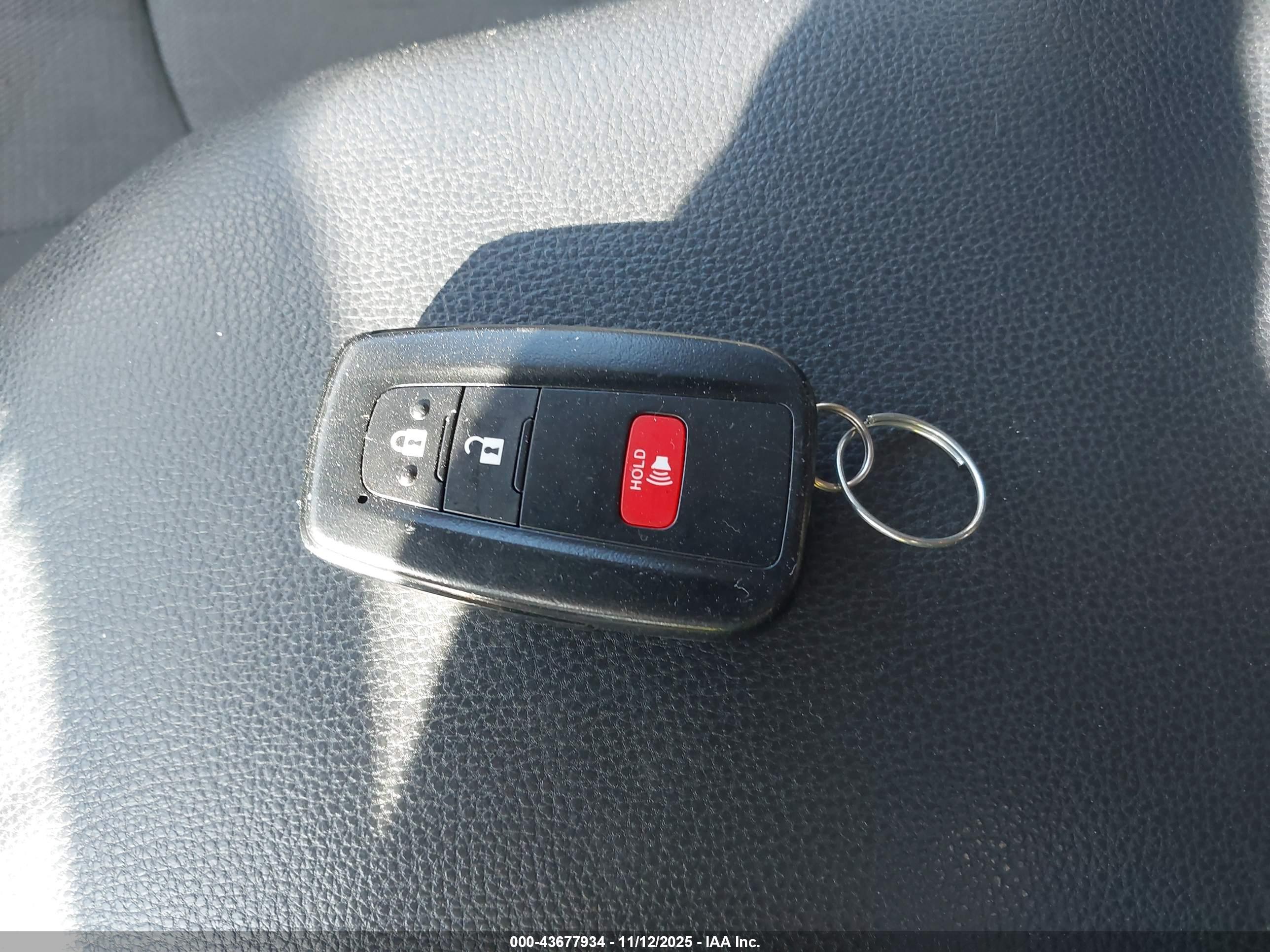 TOYOTA RAV4 image 11