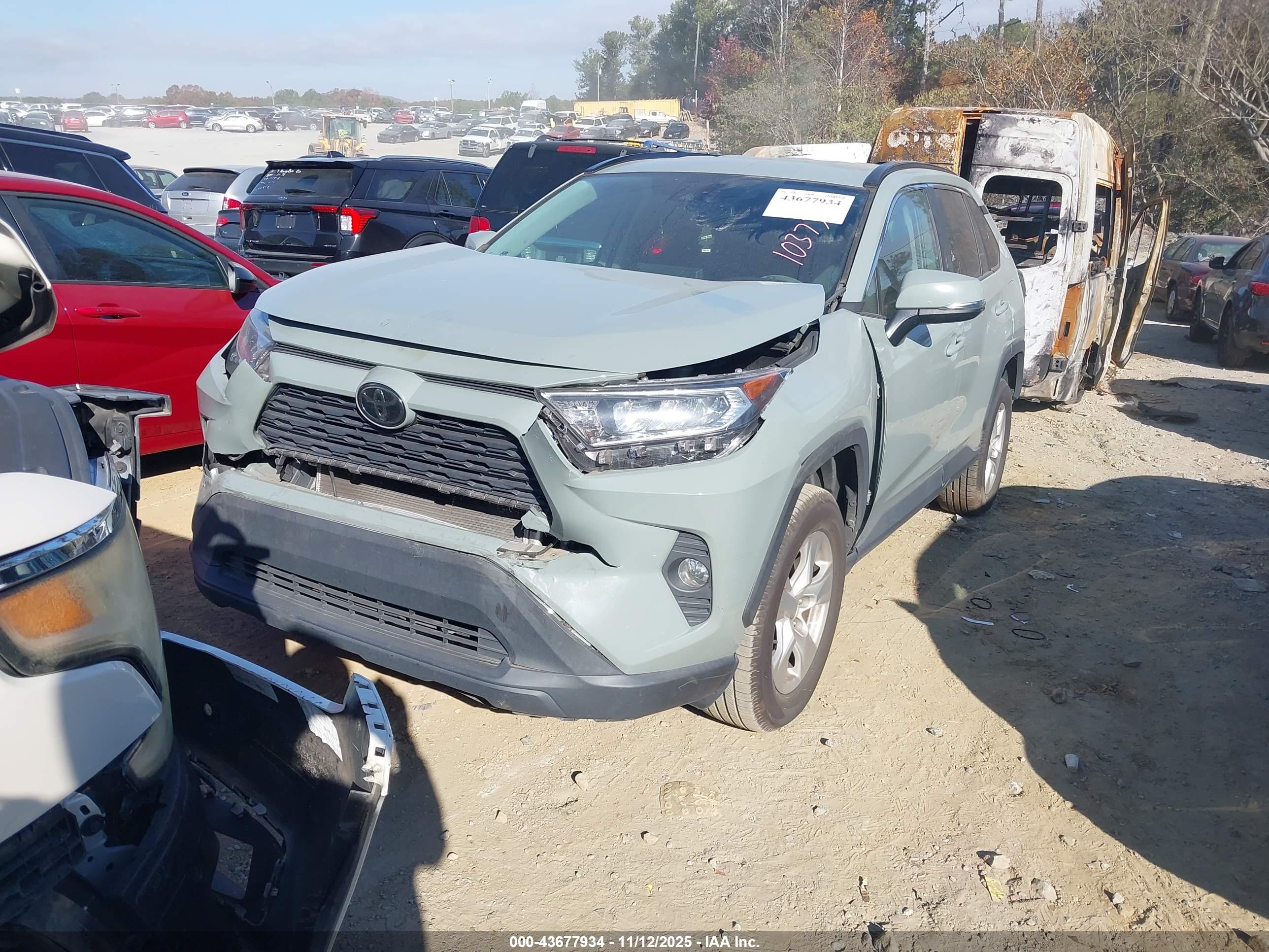 TOYOTA RAV4 image 2