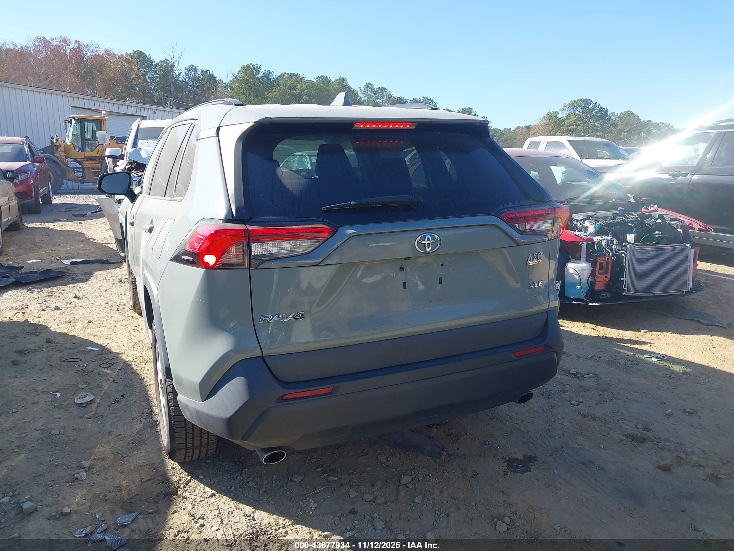TOYOTA RAV4 image 3