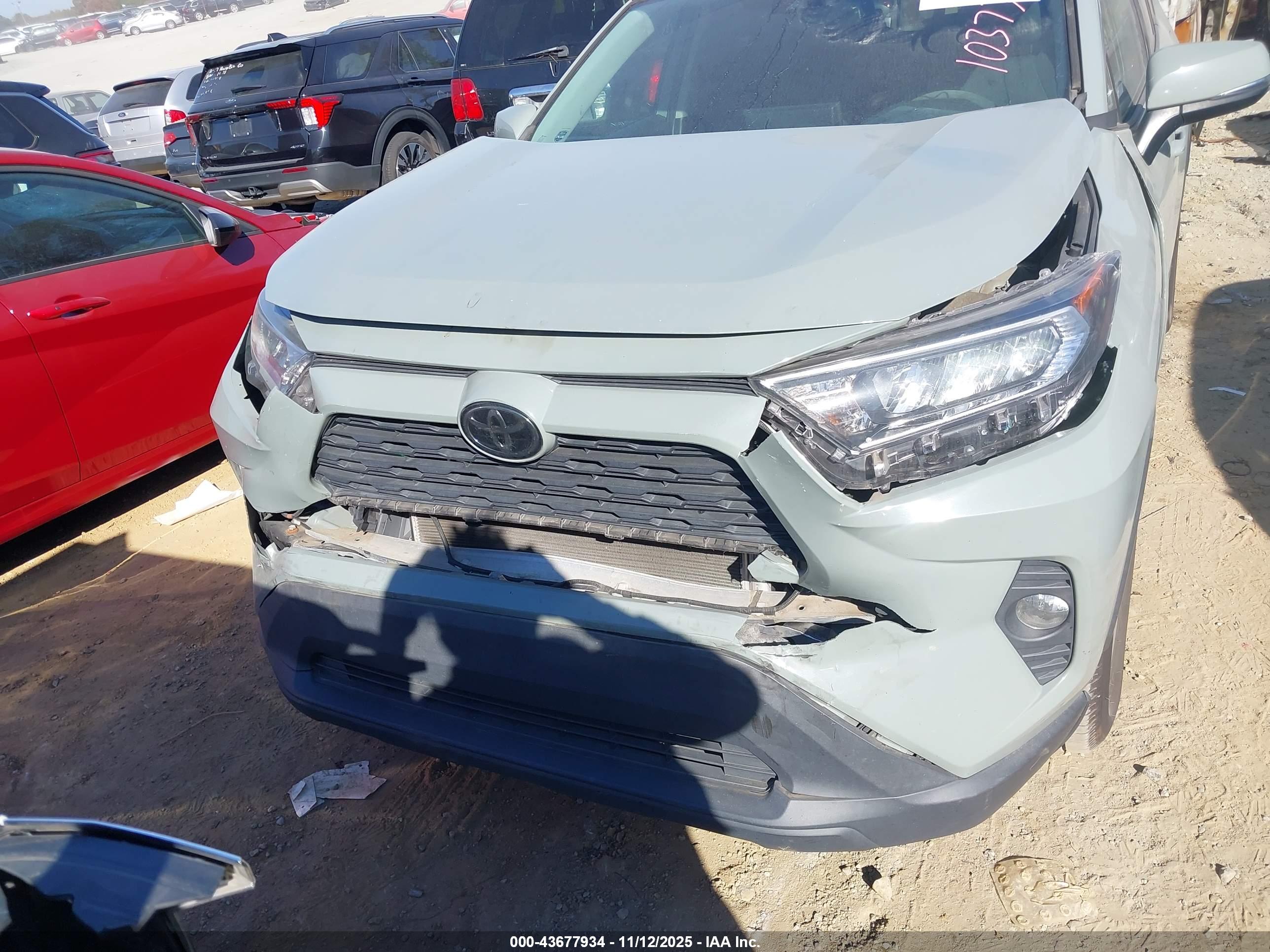 TOYOTA RAV4 image 6