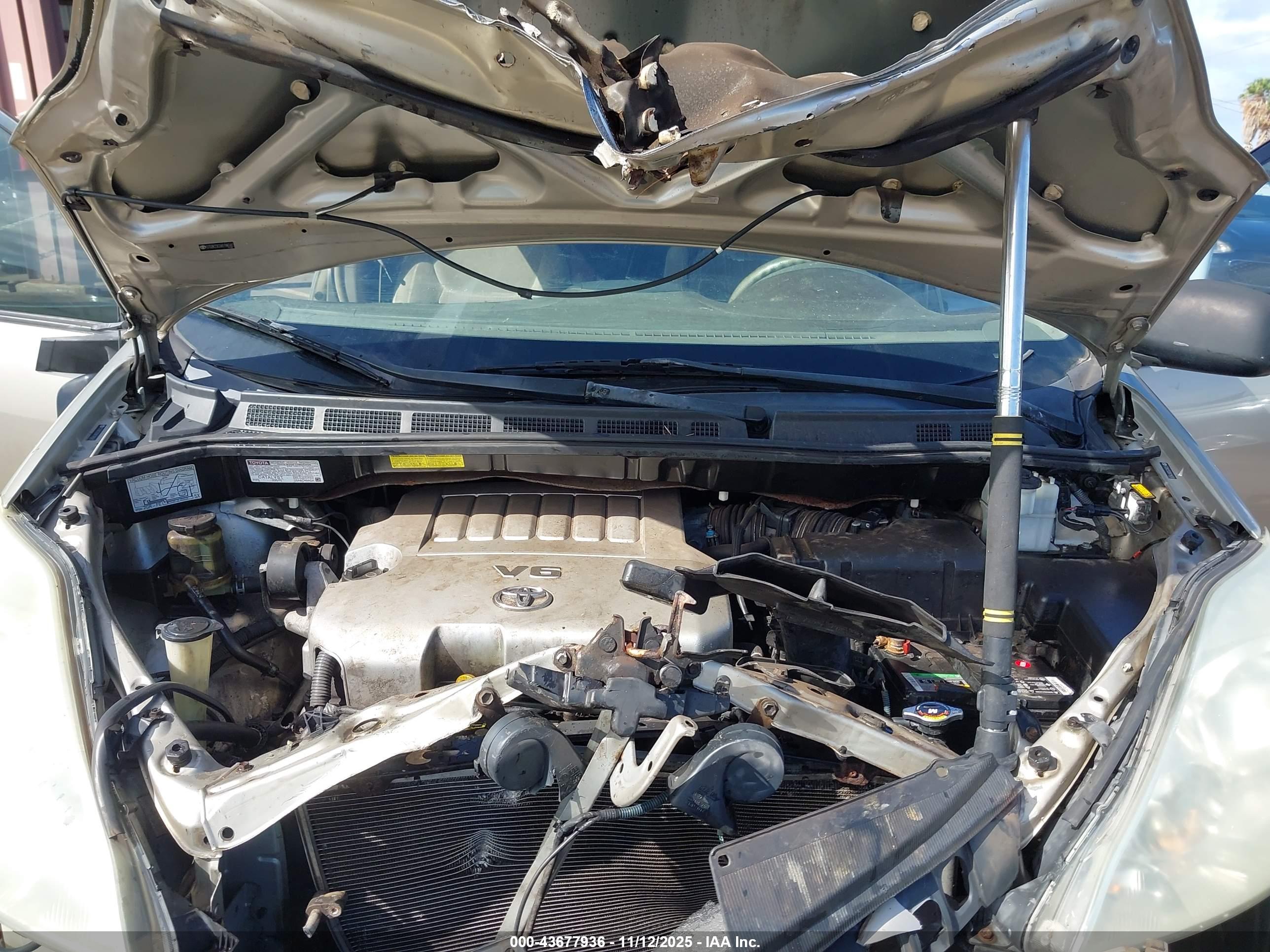 TOYOTA SIENNA image 10