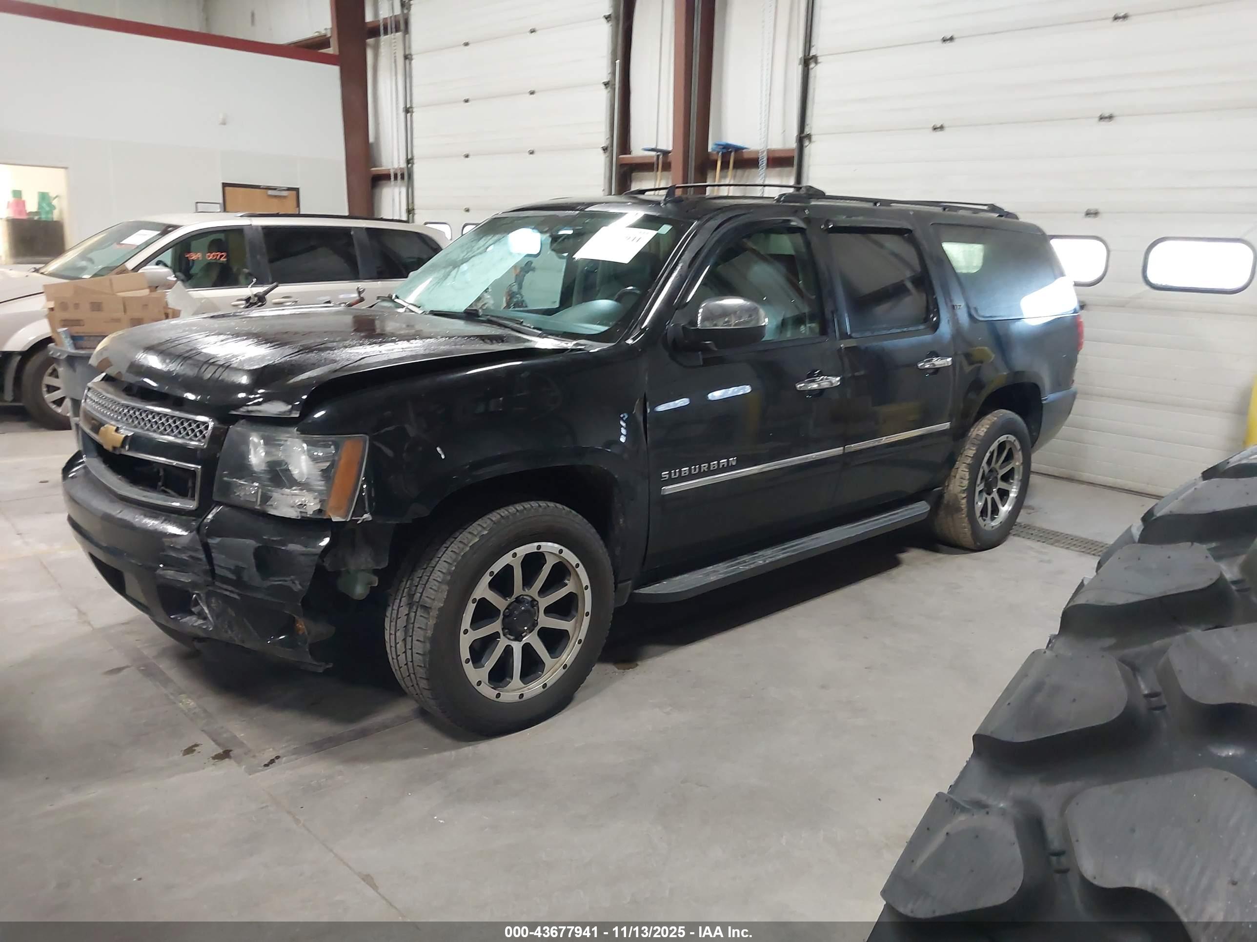 CHEVROLET SUBURBAN image 2