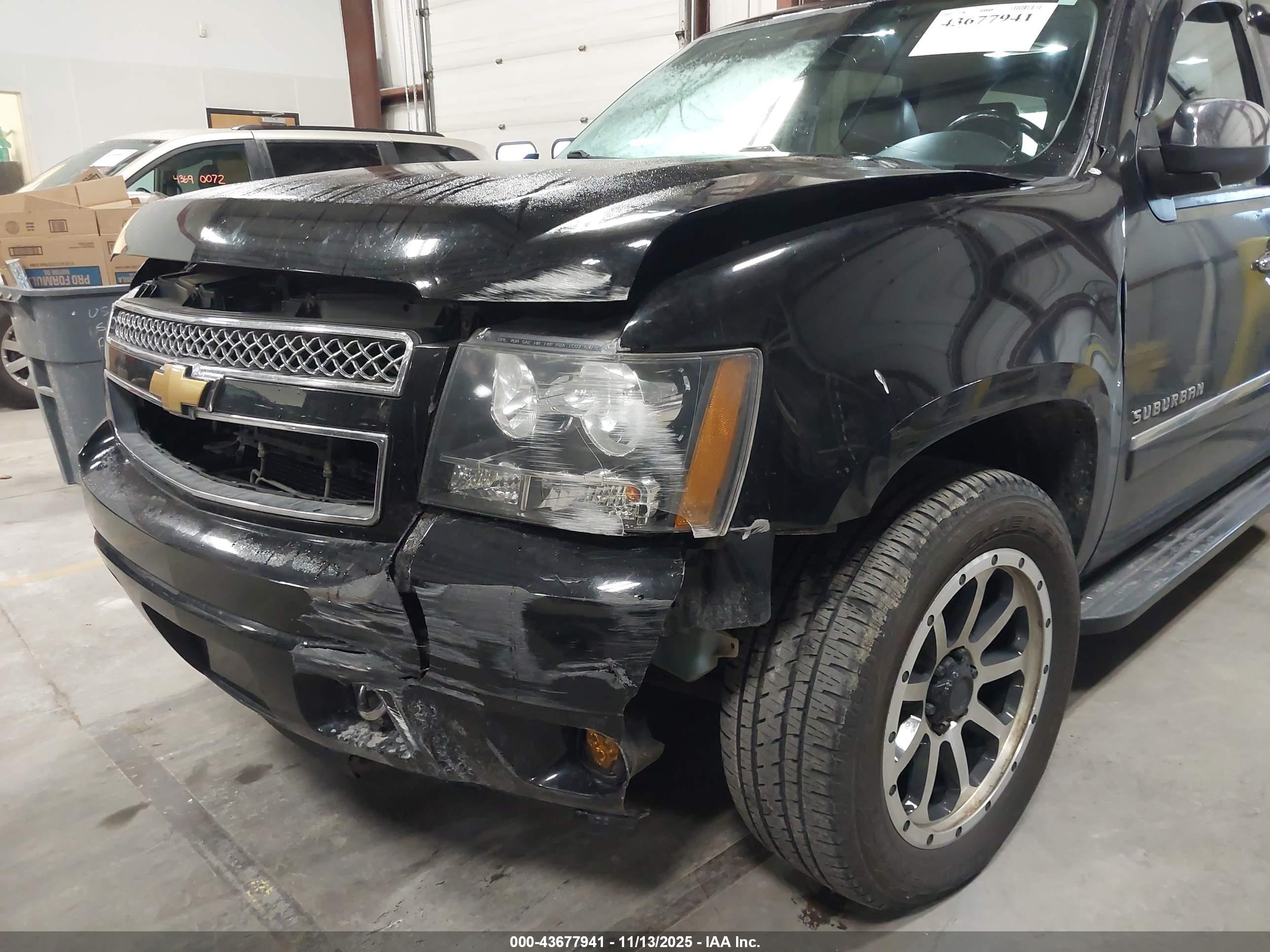 CHEVROLET SUBURBAN image 6