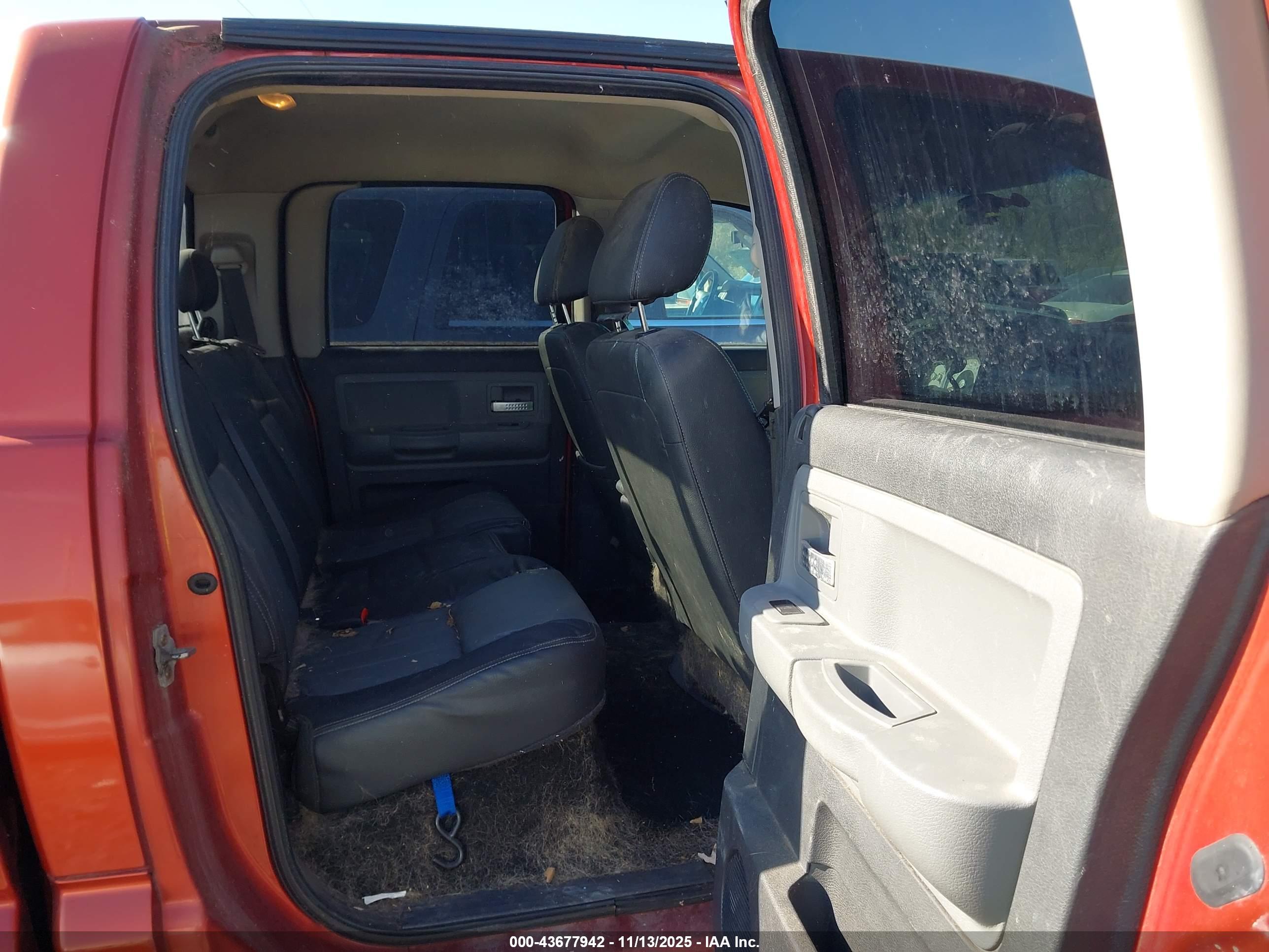 DODGE DAKOTA image 8