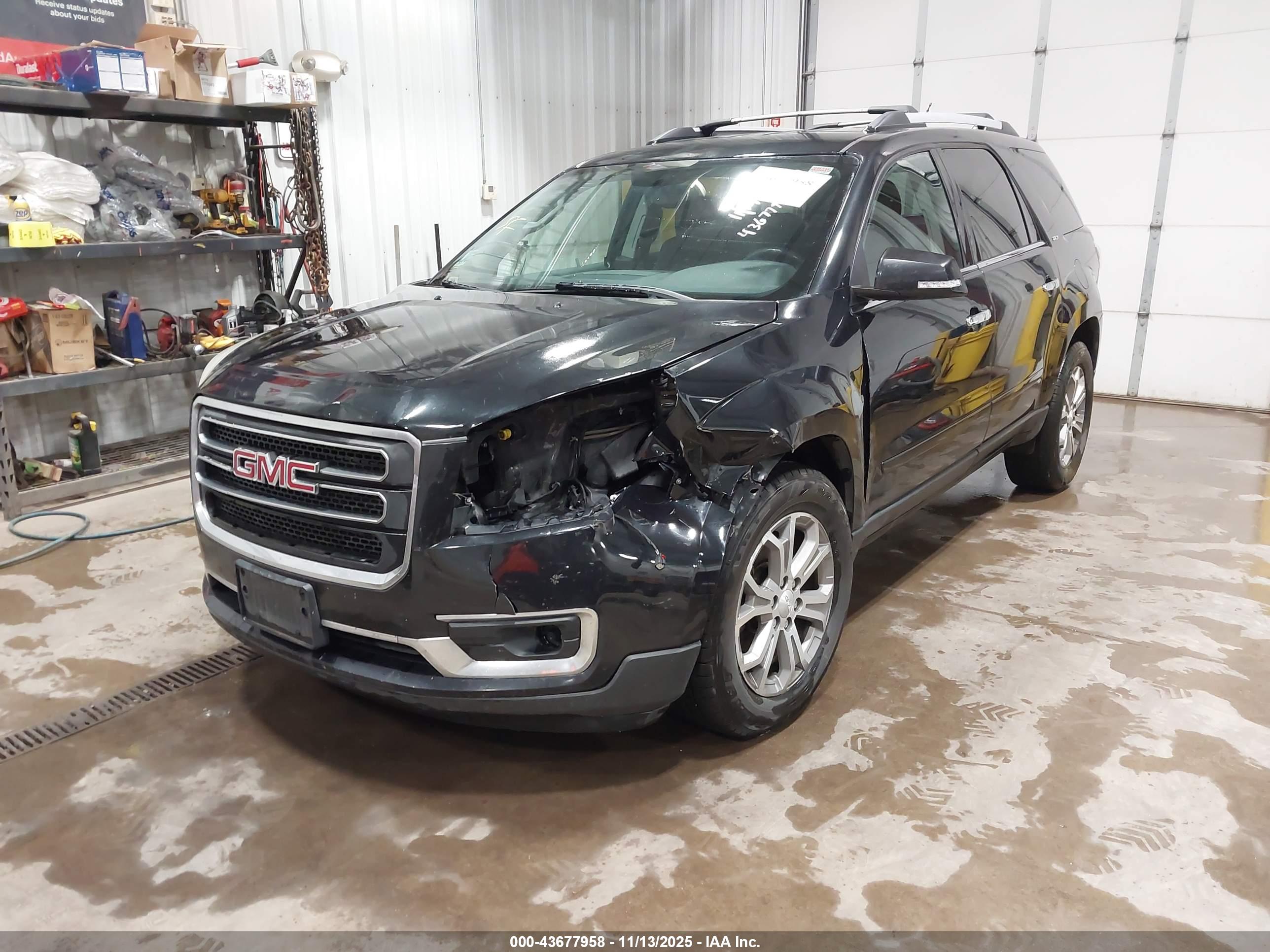 GMC ACADIA image 2