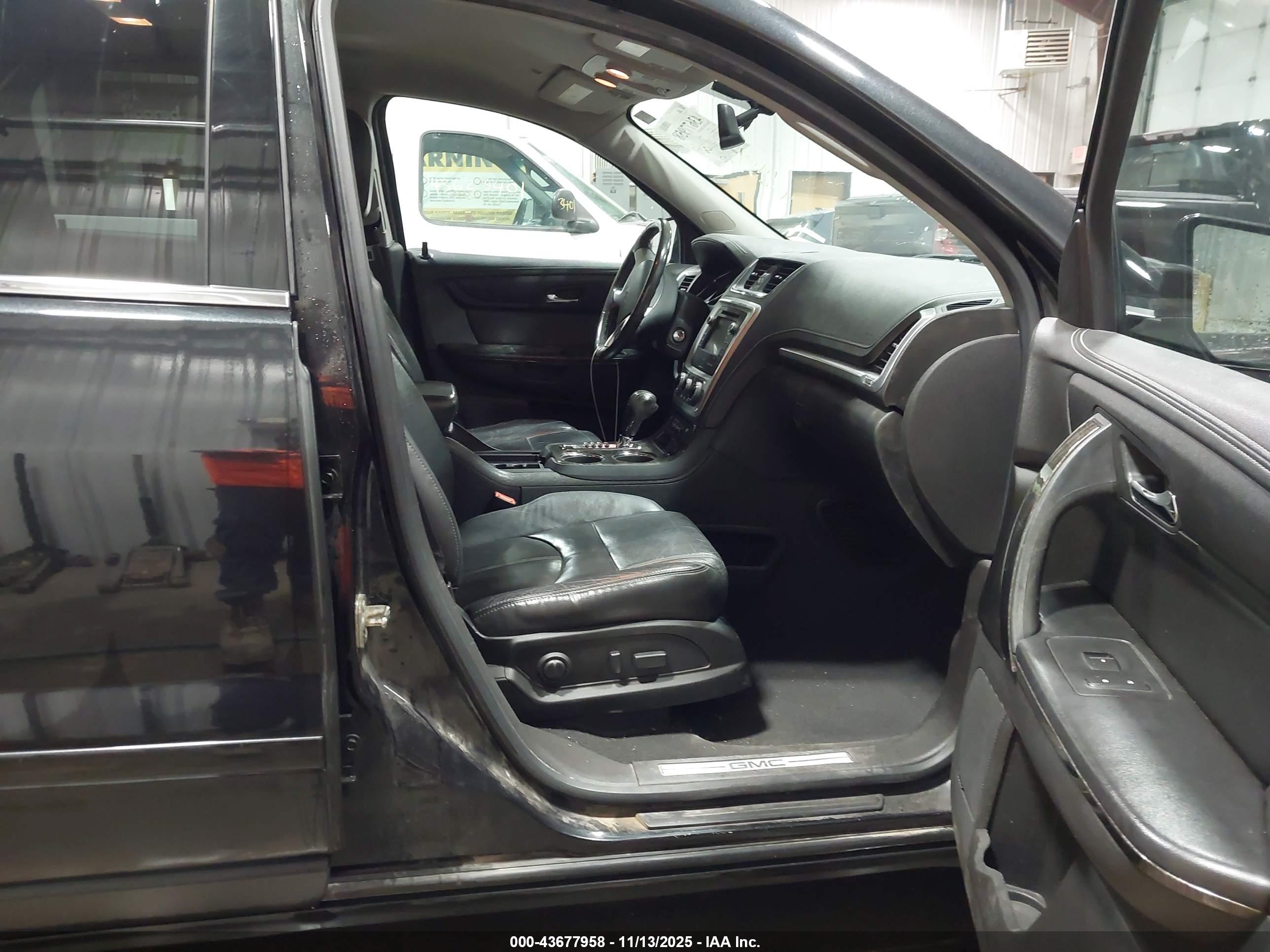GMC ACADIA image 5