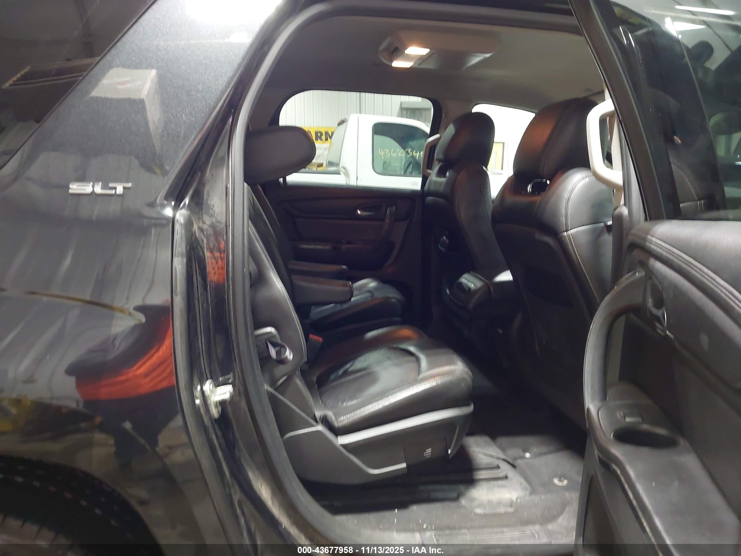 GMC ACADIA image 8