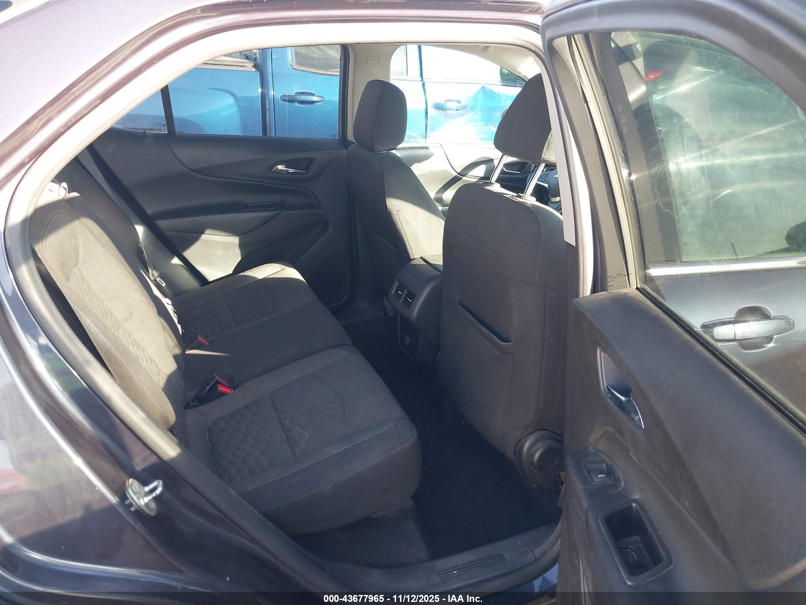 CHEVROLET EQUINOX image 8