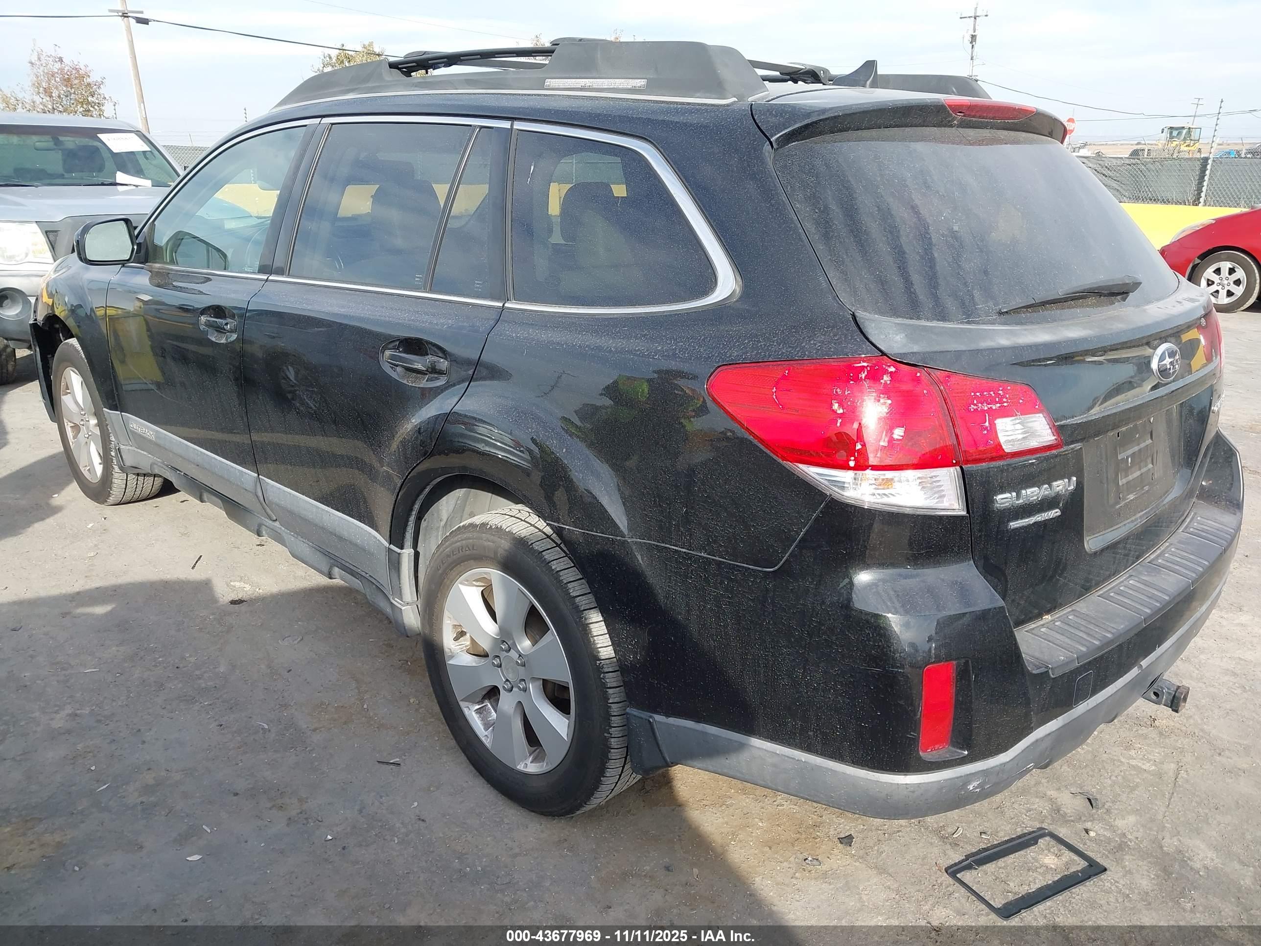 SUBARU OUTBACK image 3