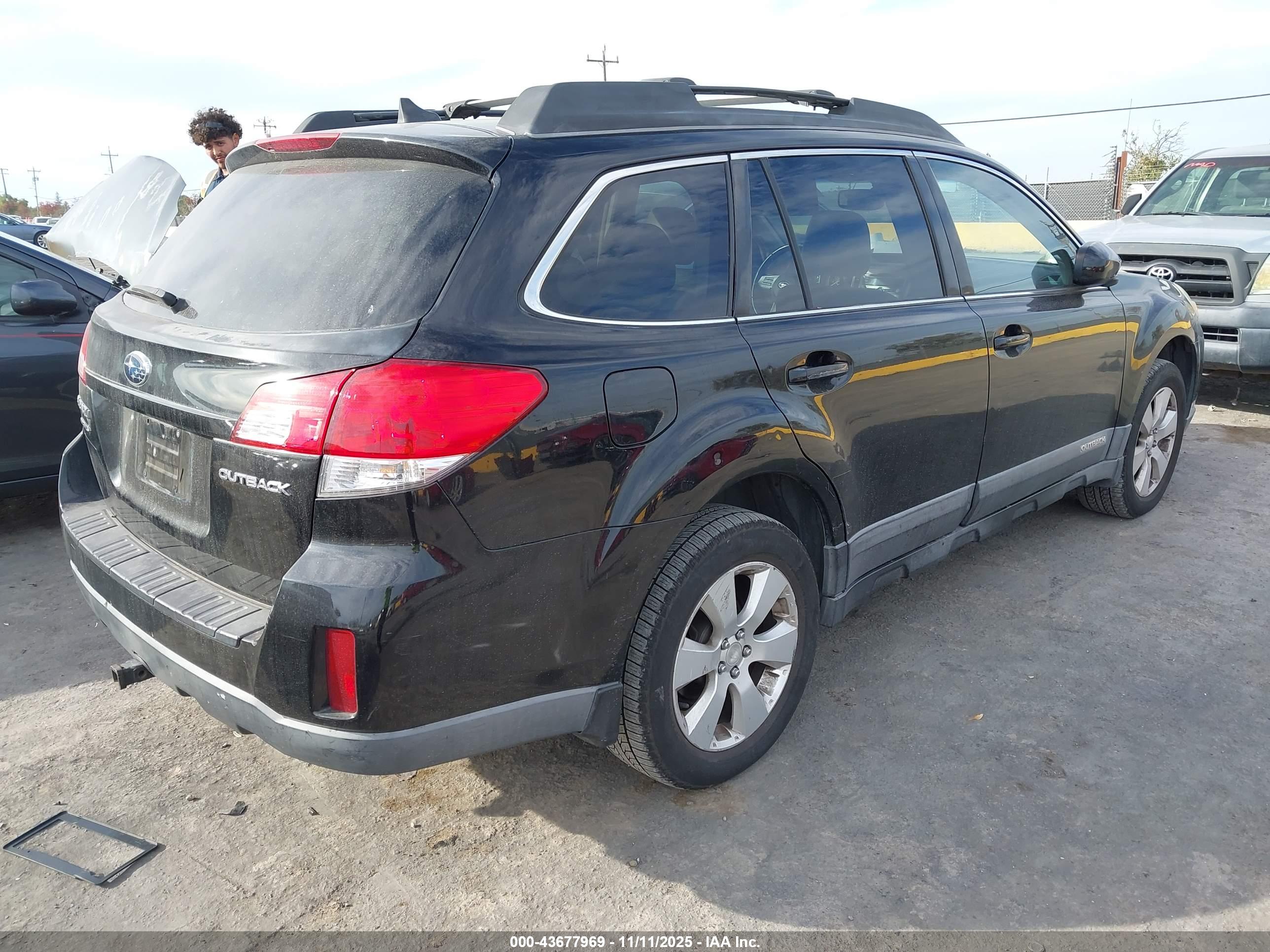 SUBARU OUTBACK image 4