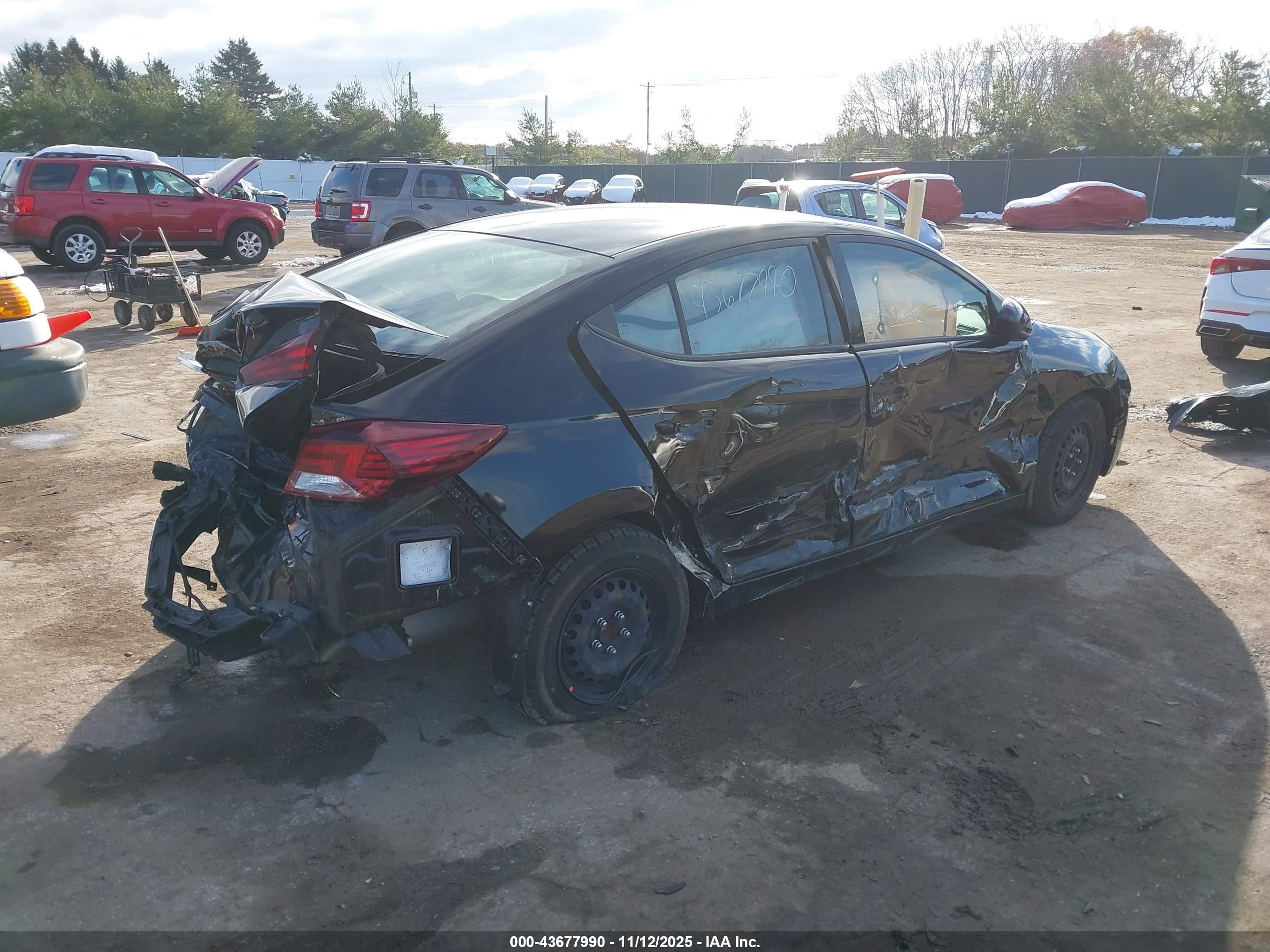 HYUNDAI ELANTRA image 4
