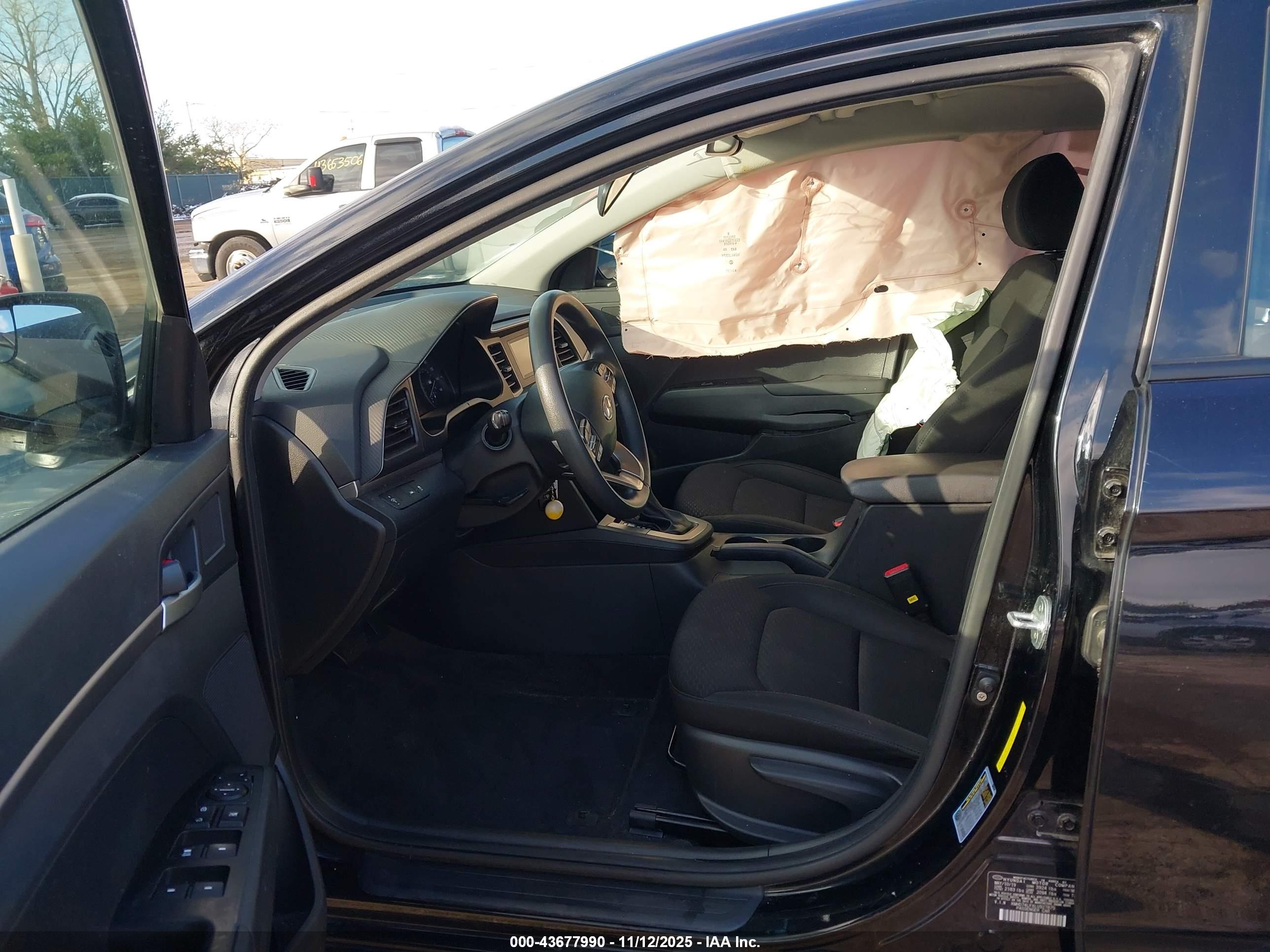 HYUNDAI ELANTRA image 5
