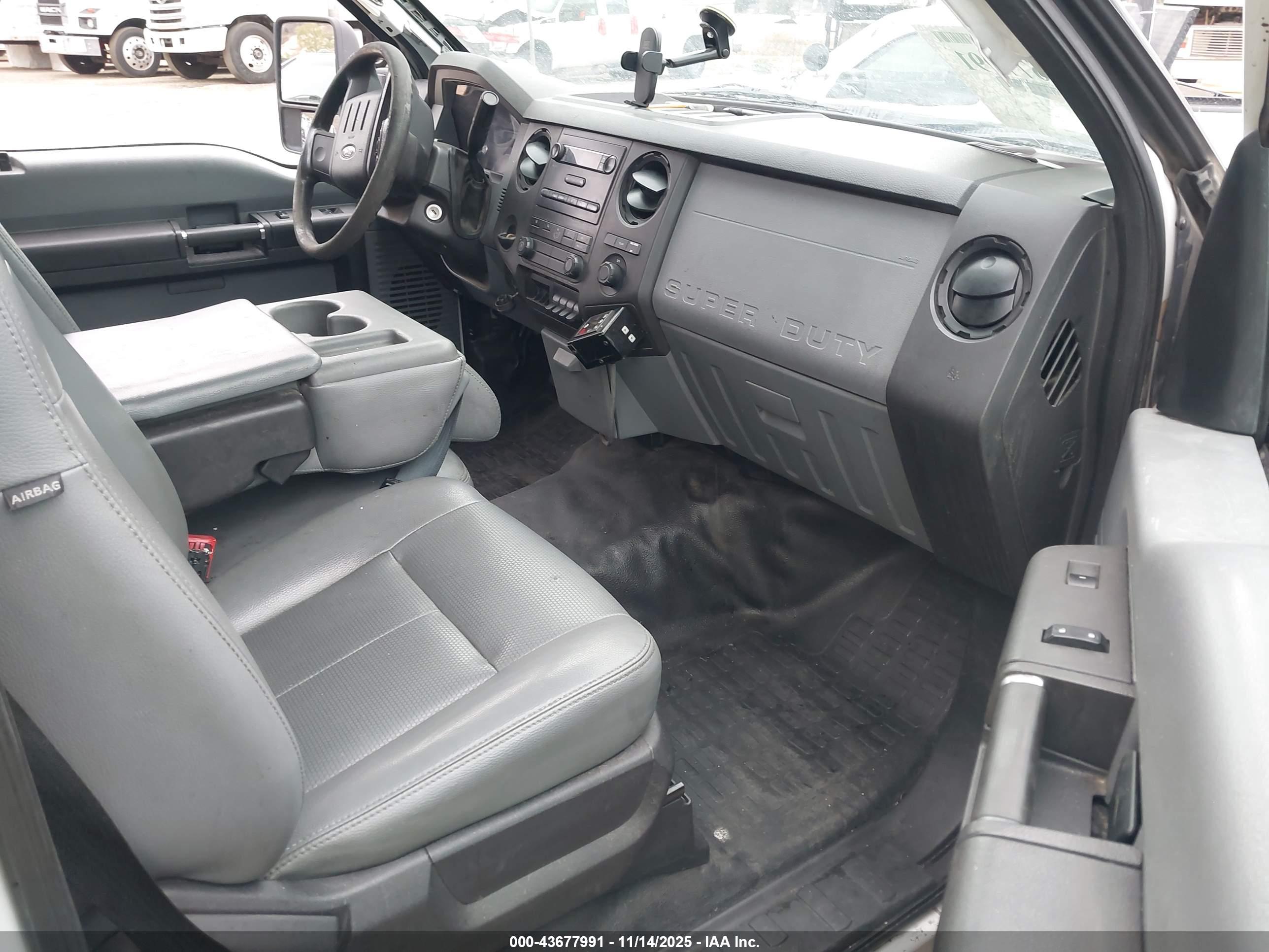 FORD F-450 image 8
