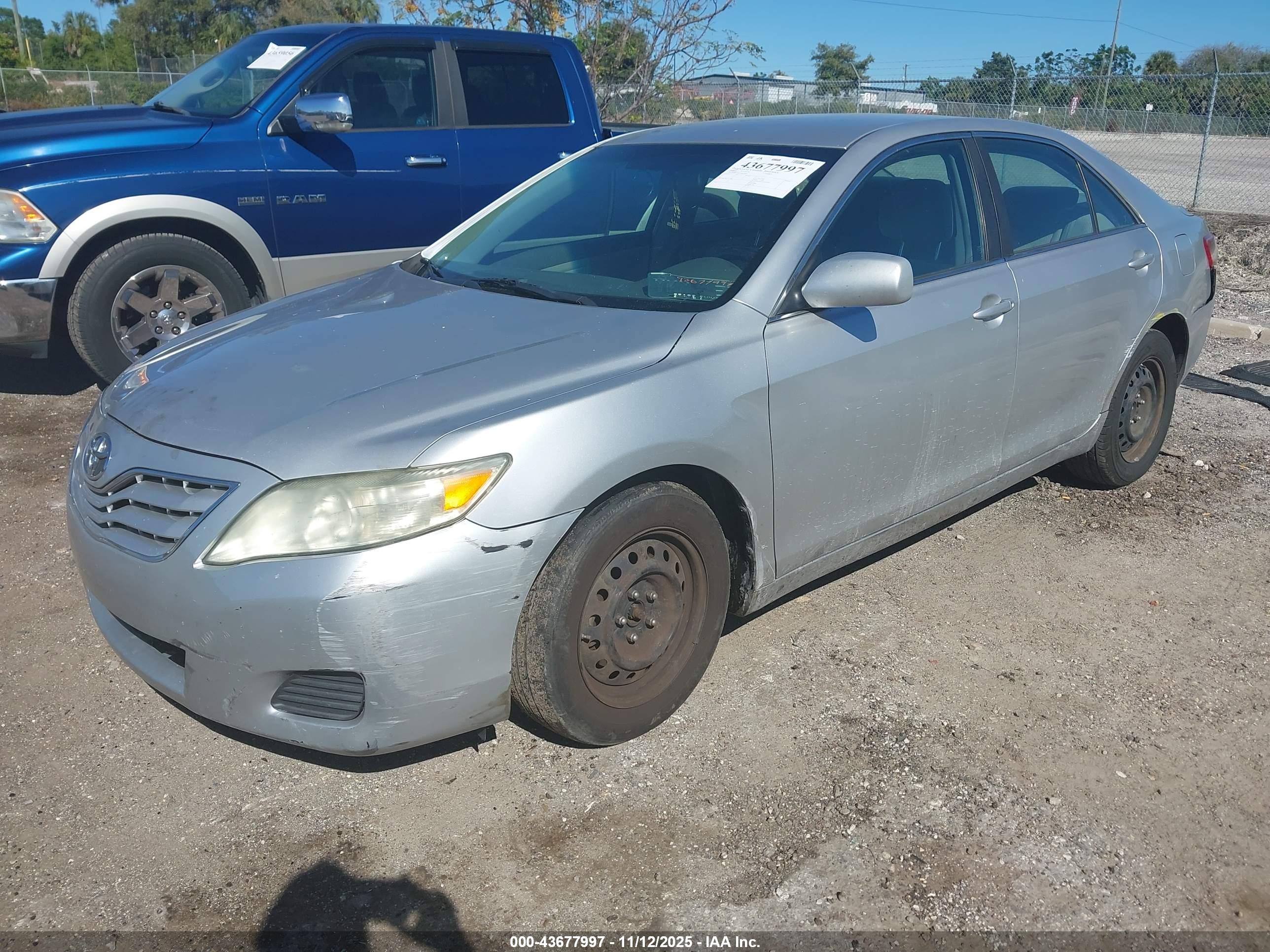 TOYOTA CAMRY image 2