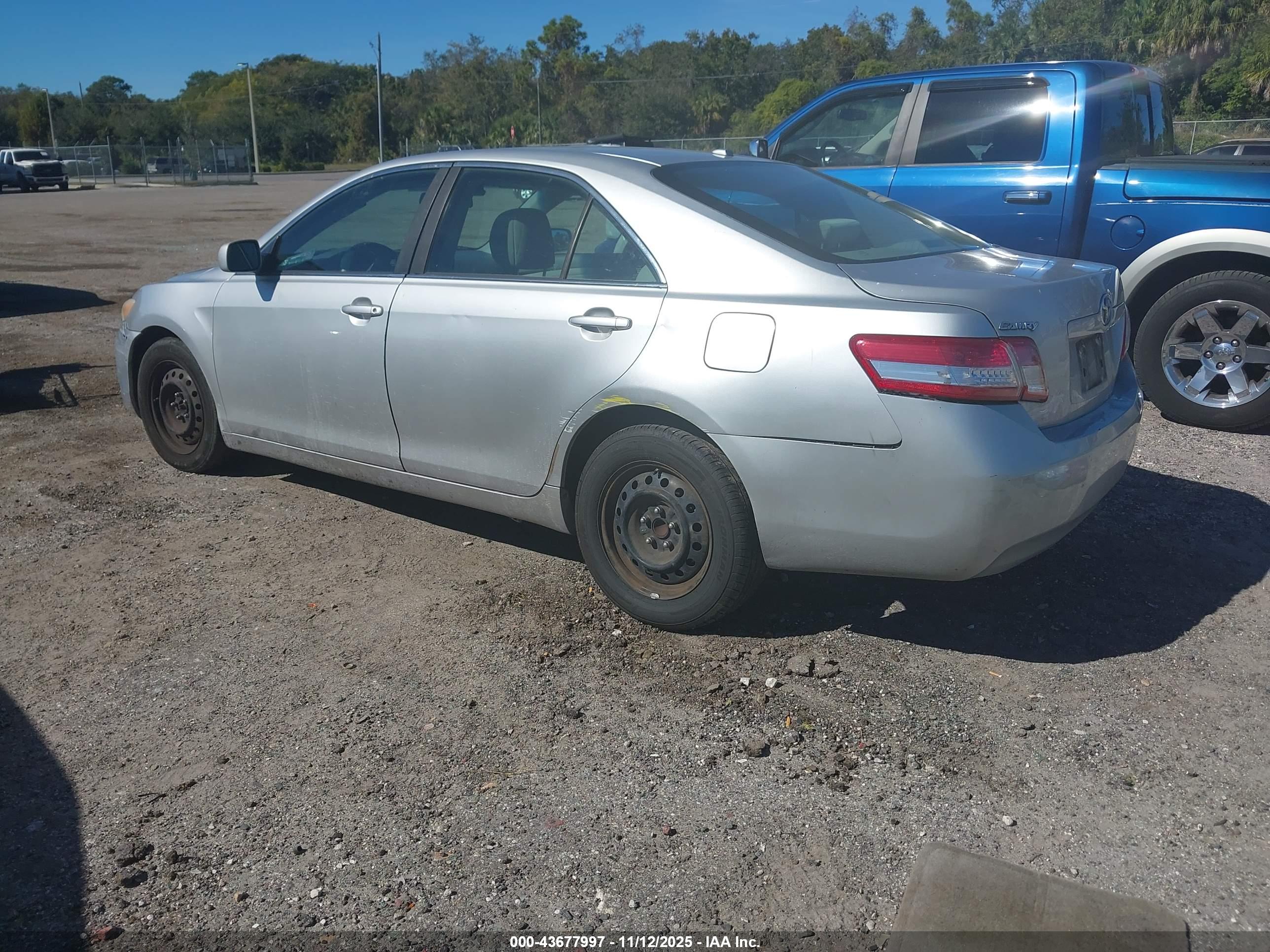 TOYOTA CAMRY image 3