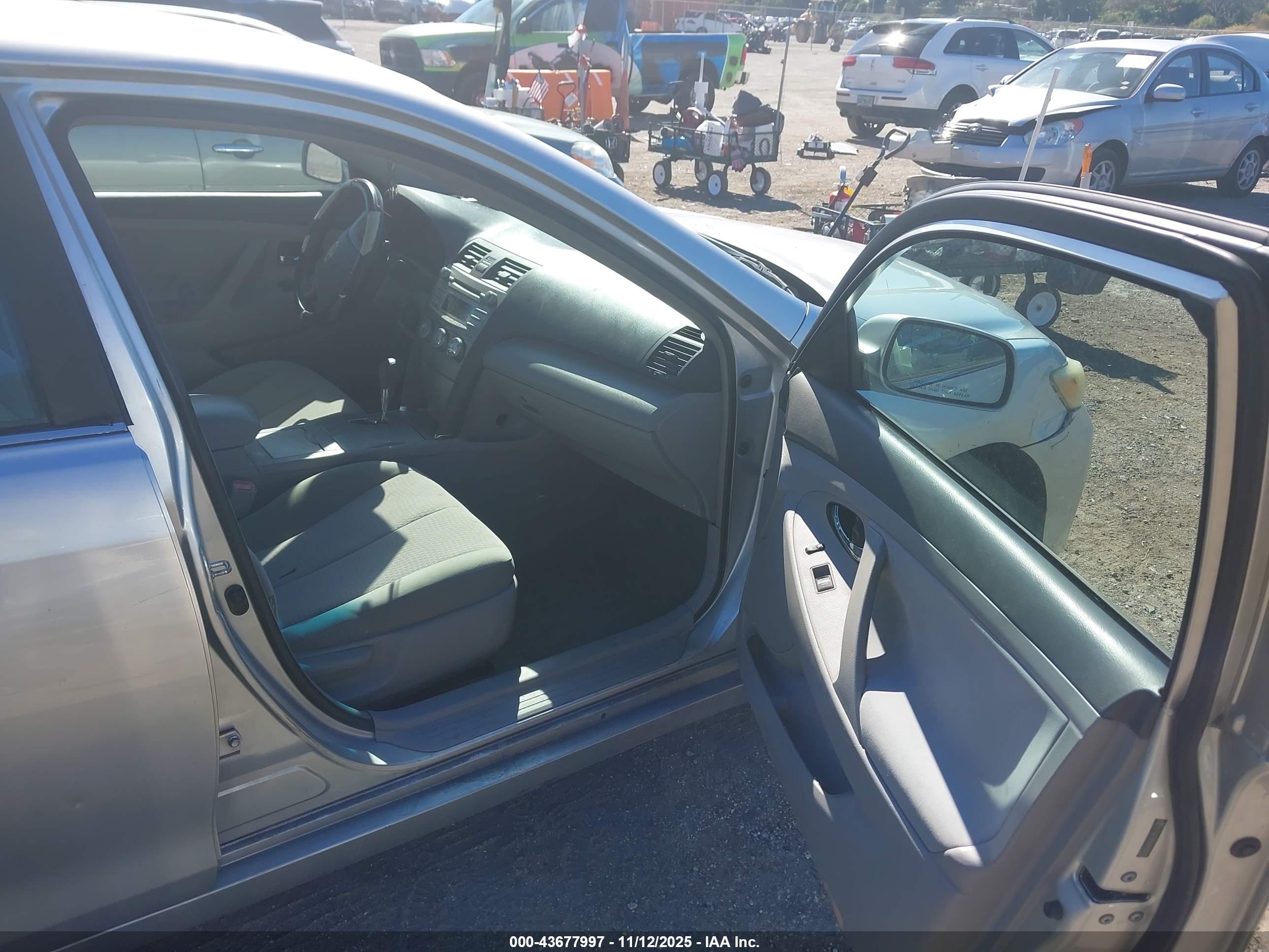 TOYOTA CAMRY image 5