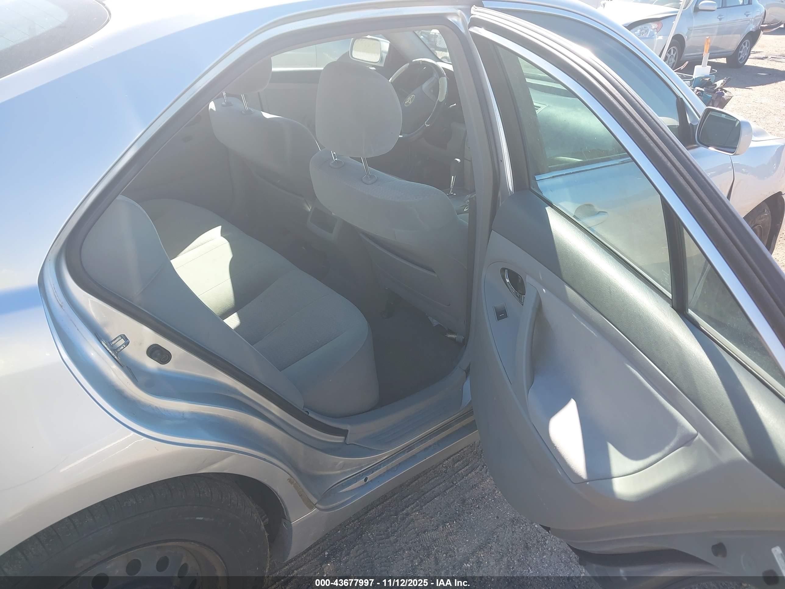 TOYOTA CAMRY image 8