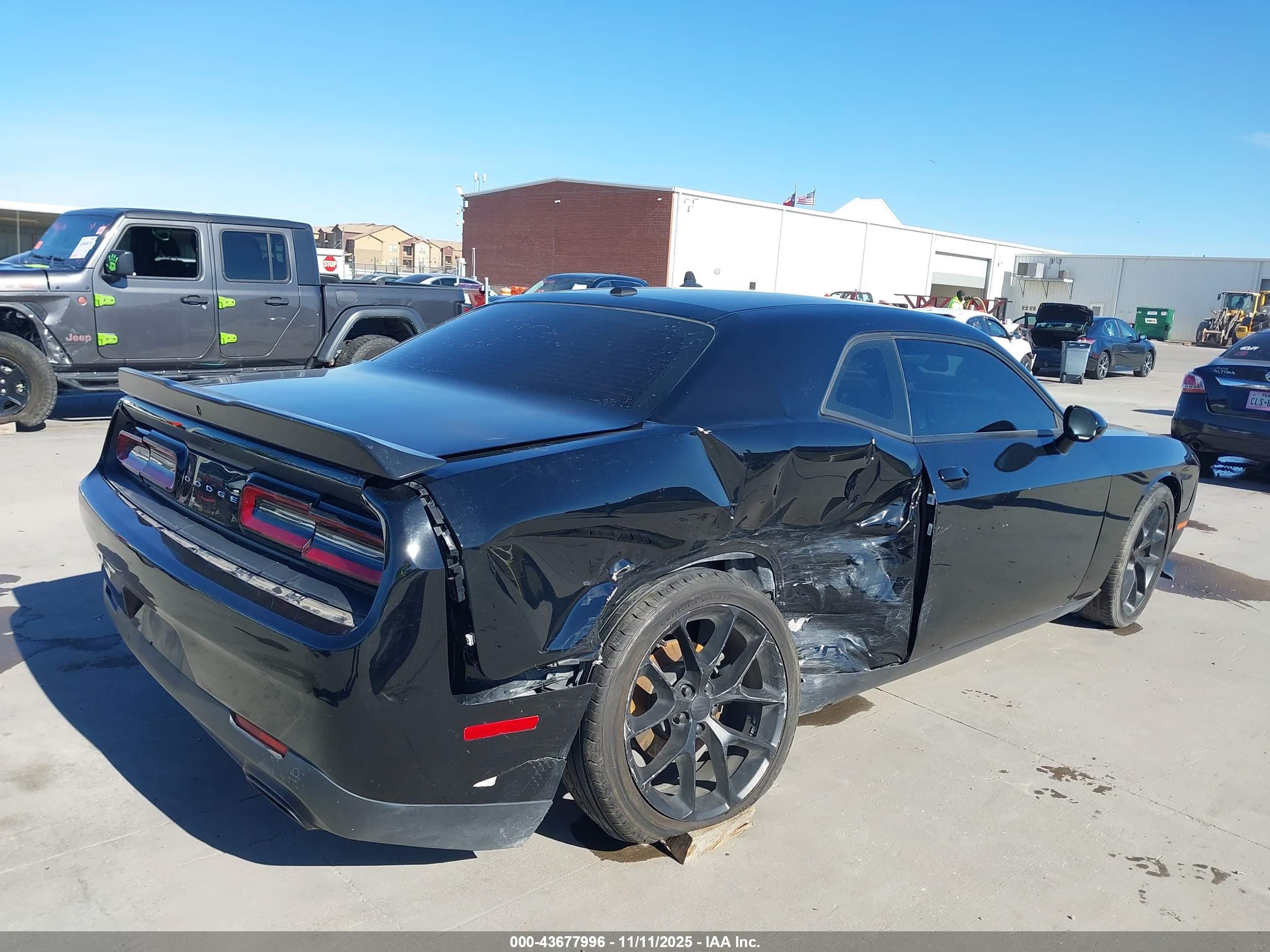 DODGE CHALLENGER image 4