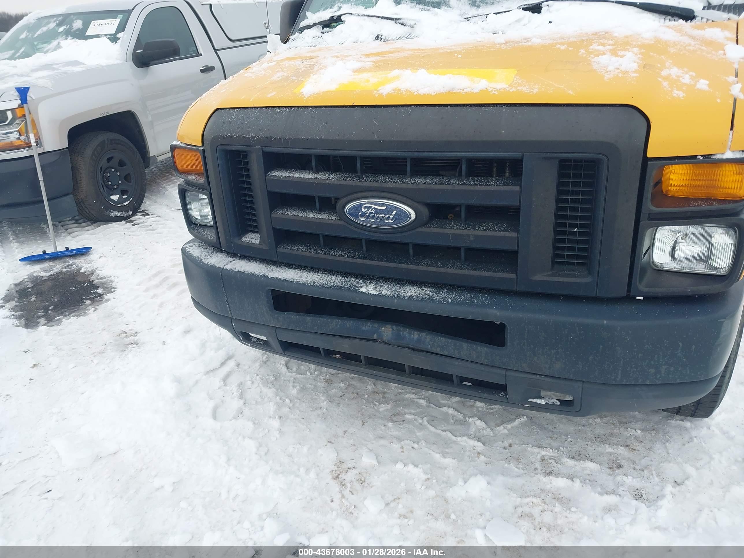 FORD E-250 image 6