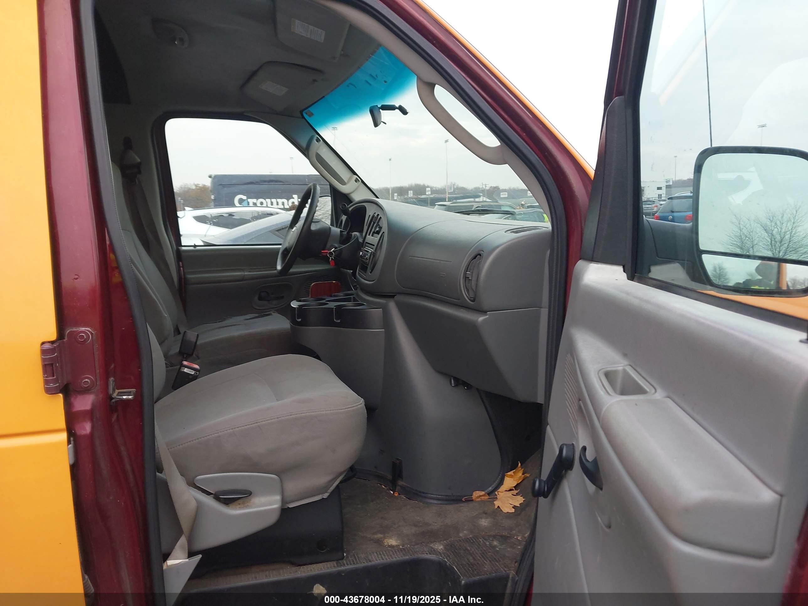 FORD E-250 image 5
