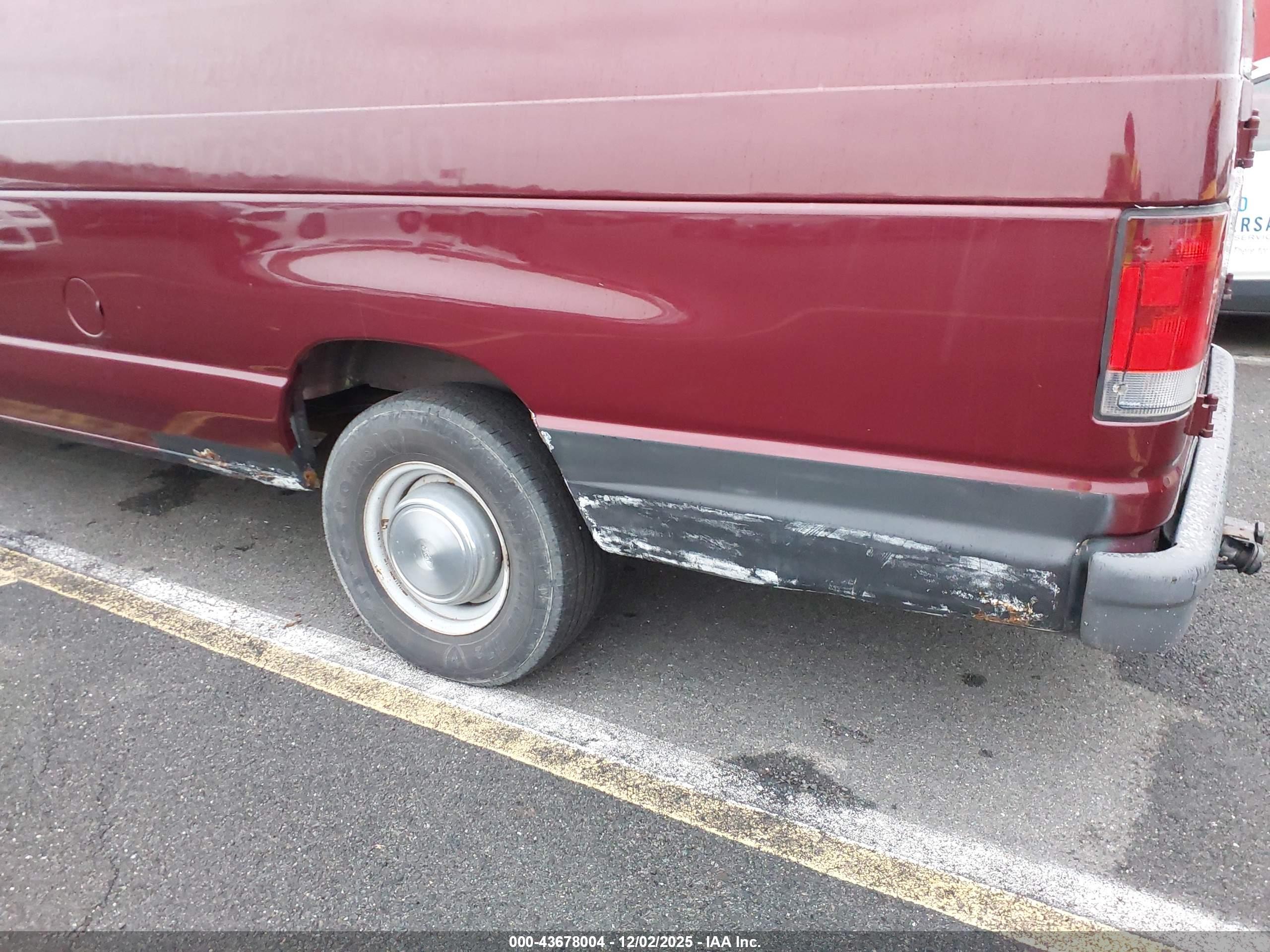 FORD E-250 image 6