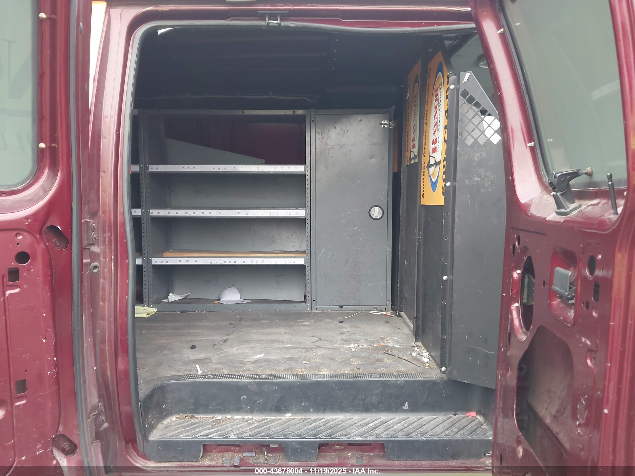 FORD E-250 image 8