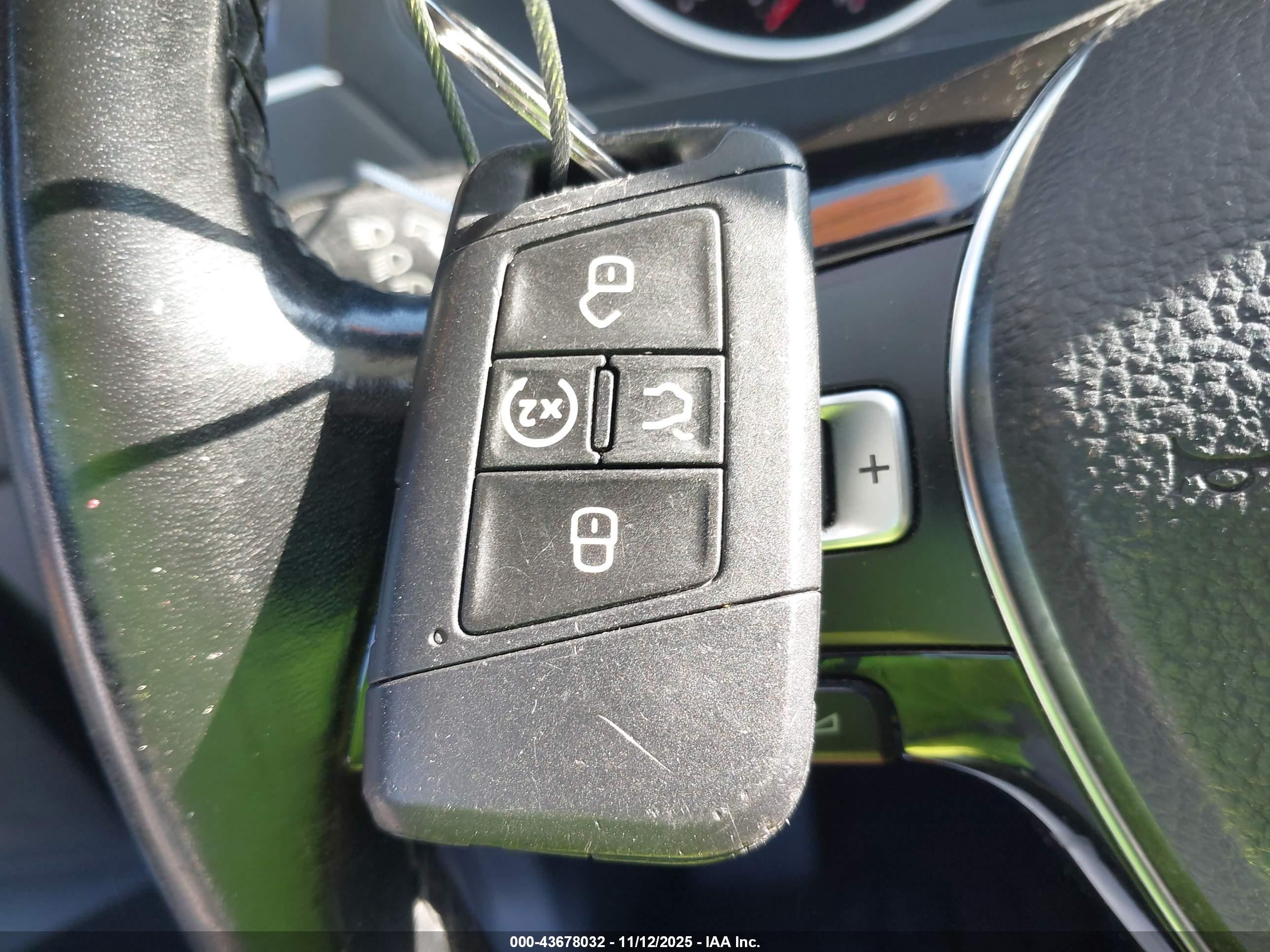 VOLKSWAGEN TIGUAN image 11