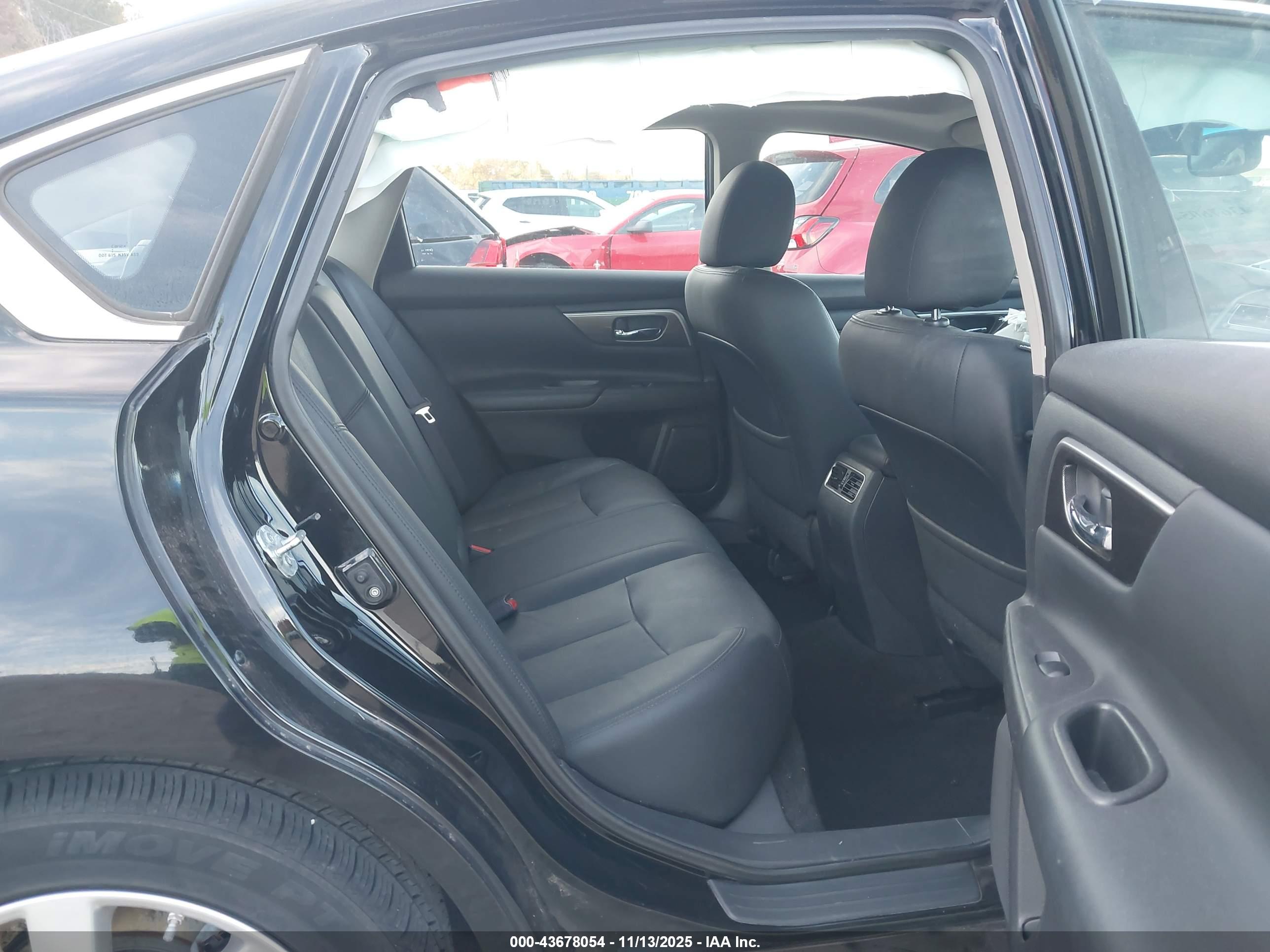 NISSAN ALTIMA image 8
