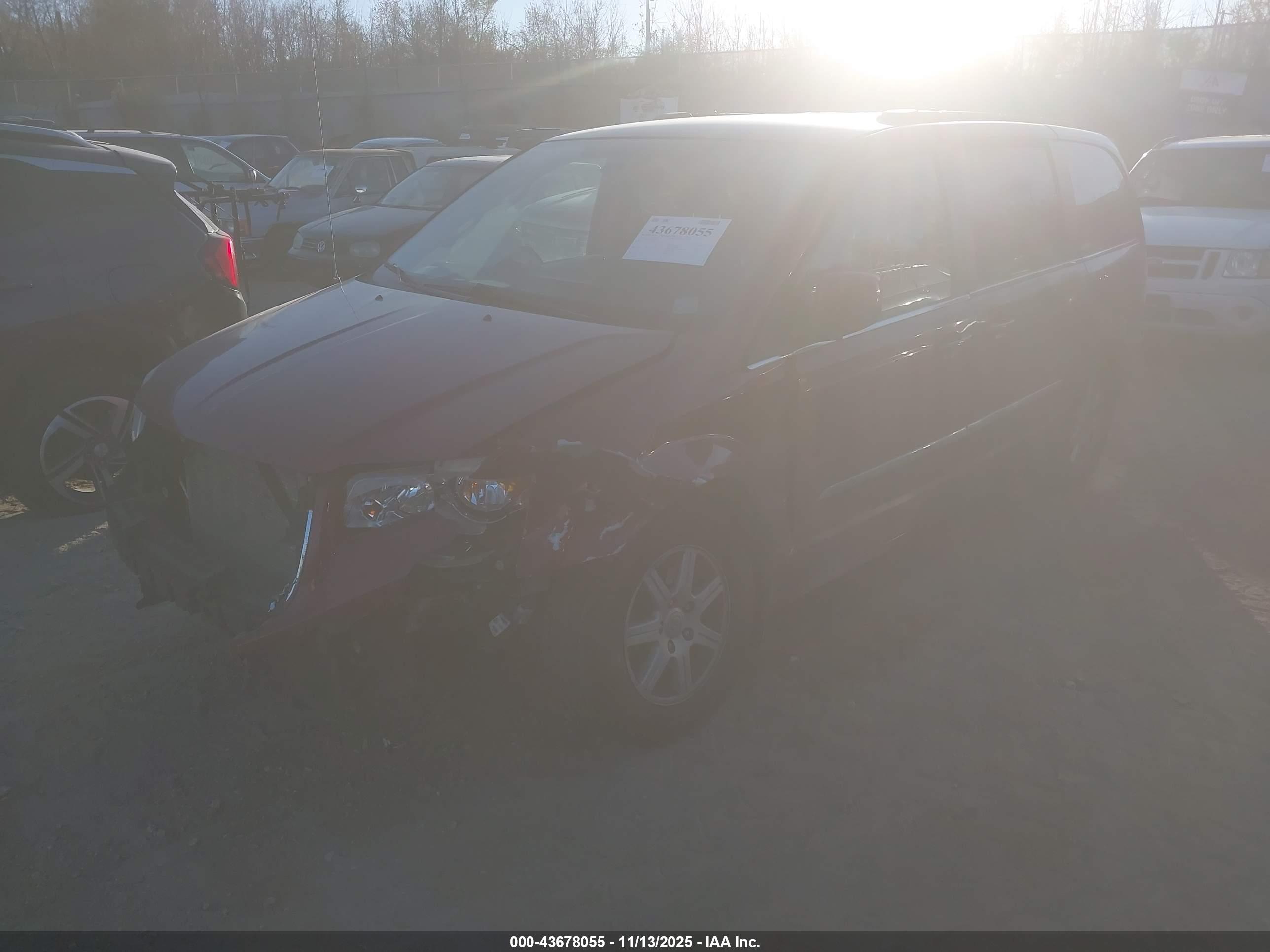 CHRYSLER TOWN image 2