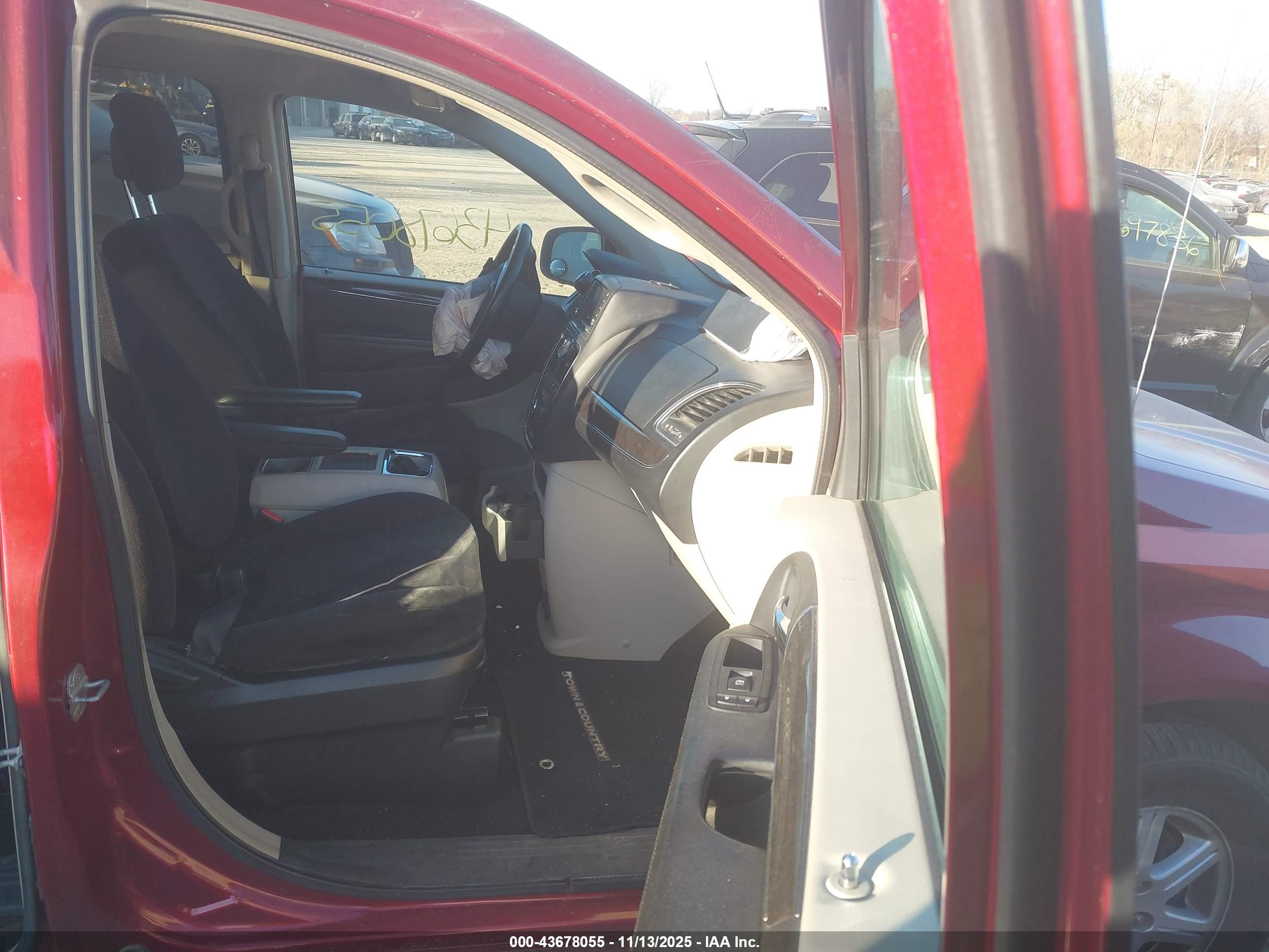 CHRYSLER TOWN image 5