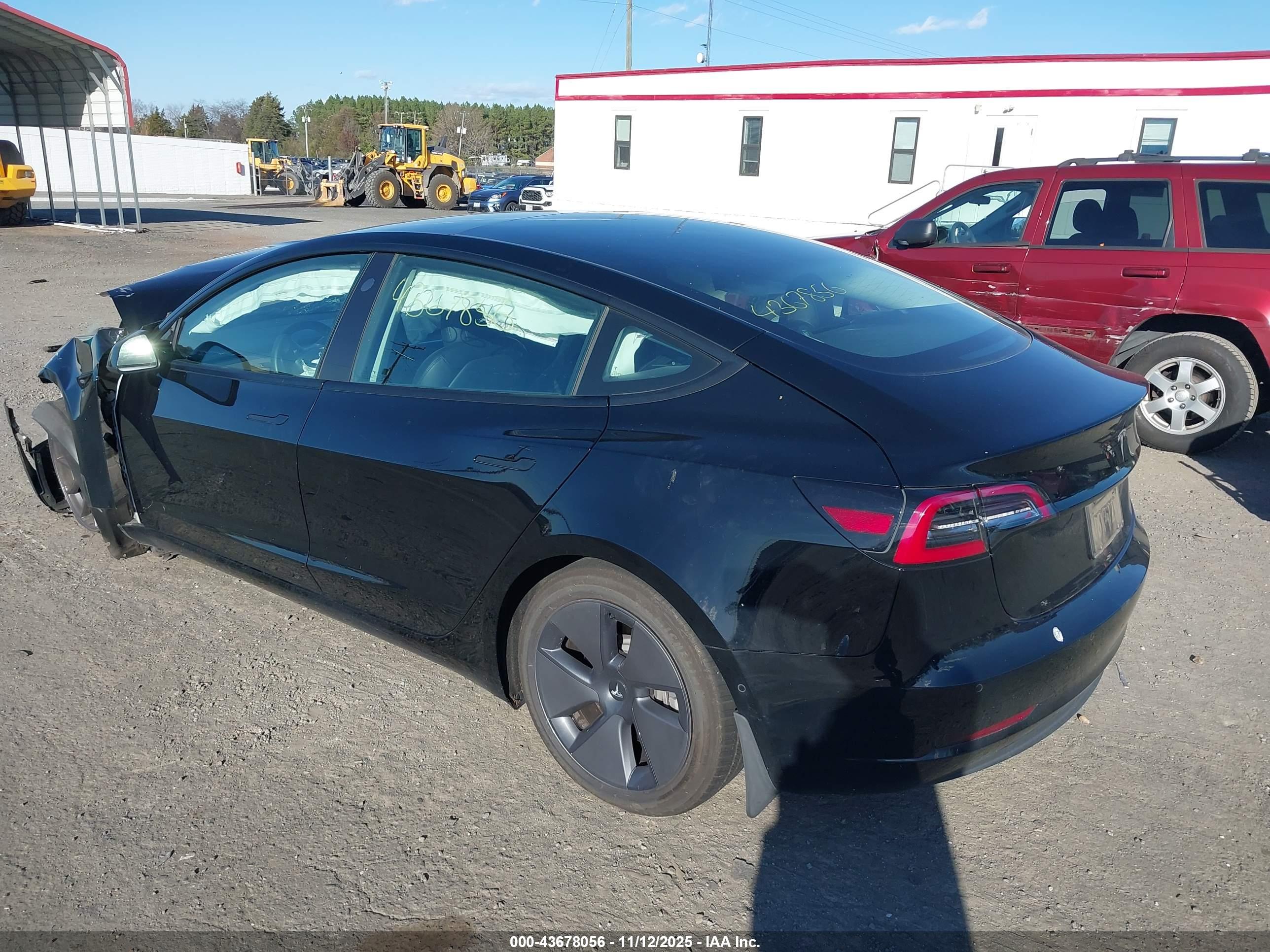 TESLA MODEL image 3