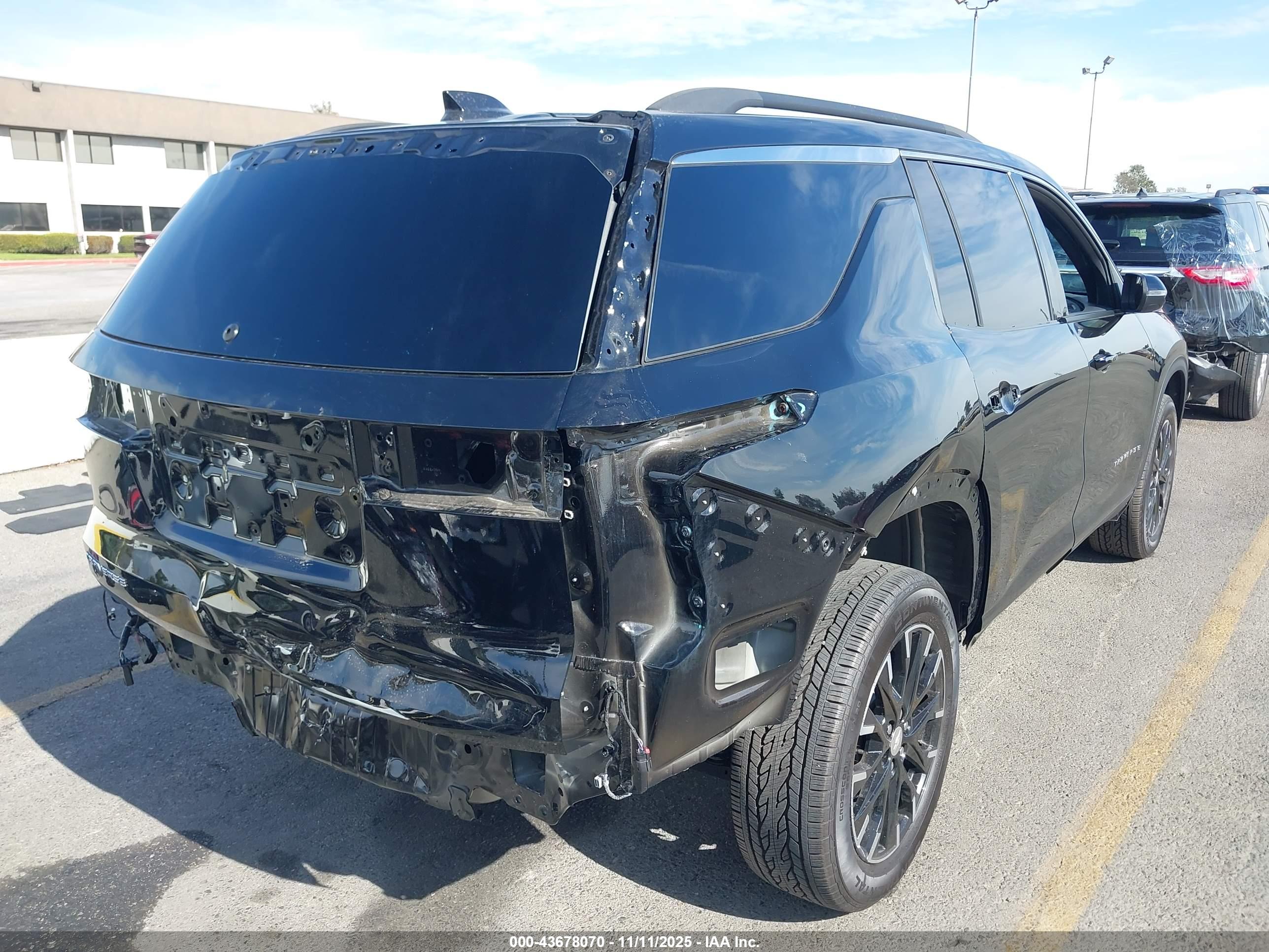CHEVROLET TRAVERSE image 4