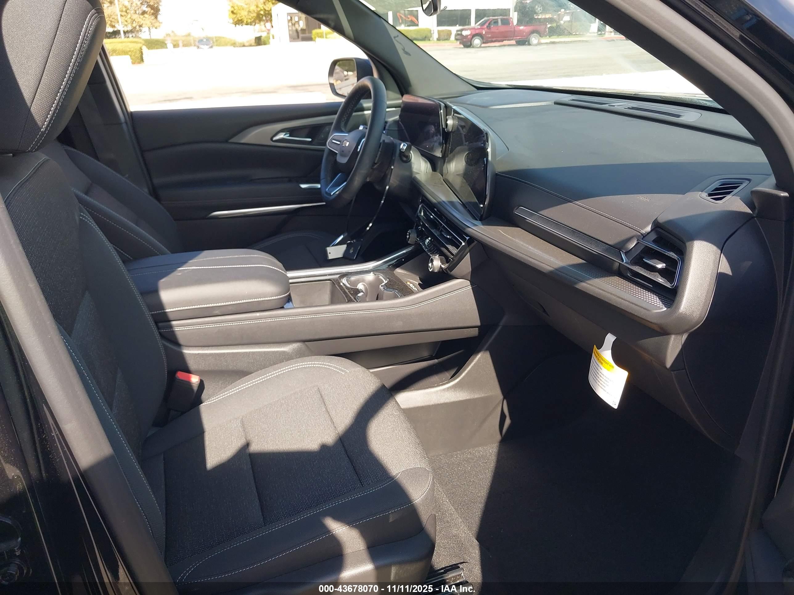 CHEVROLET TRAVERSE image 5