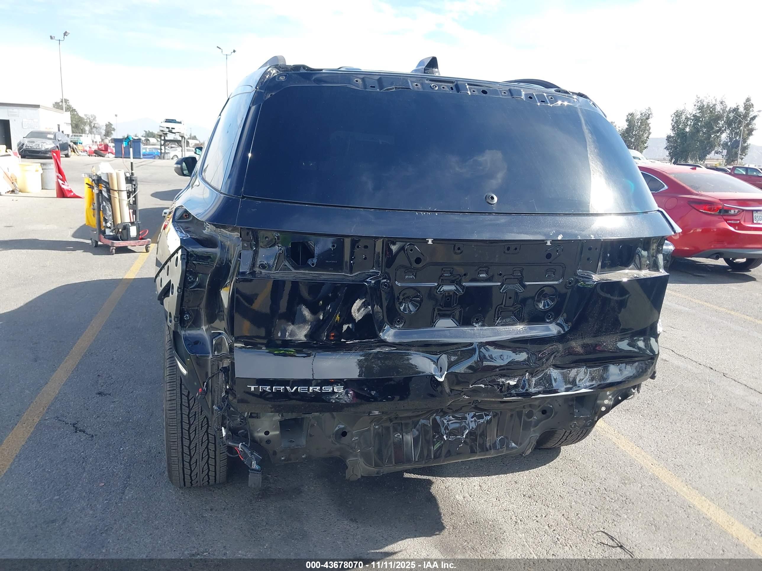 CHEVROLET TRAVERSE image 6
