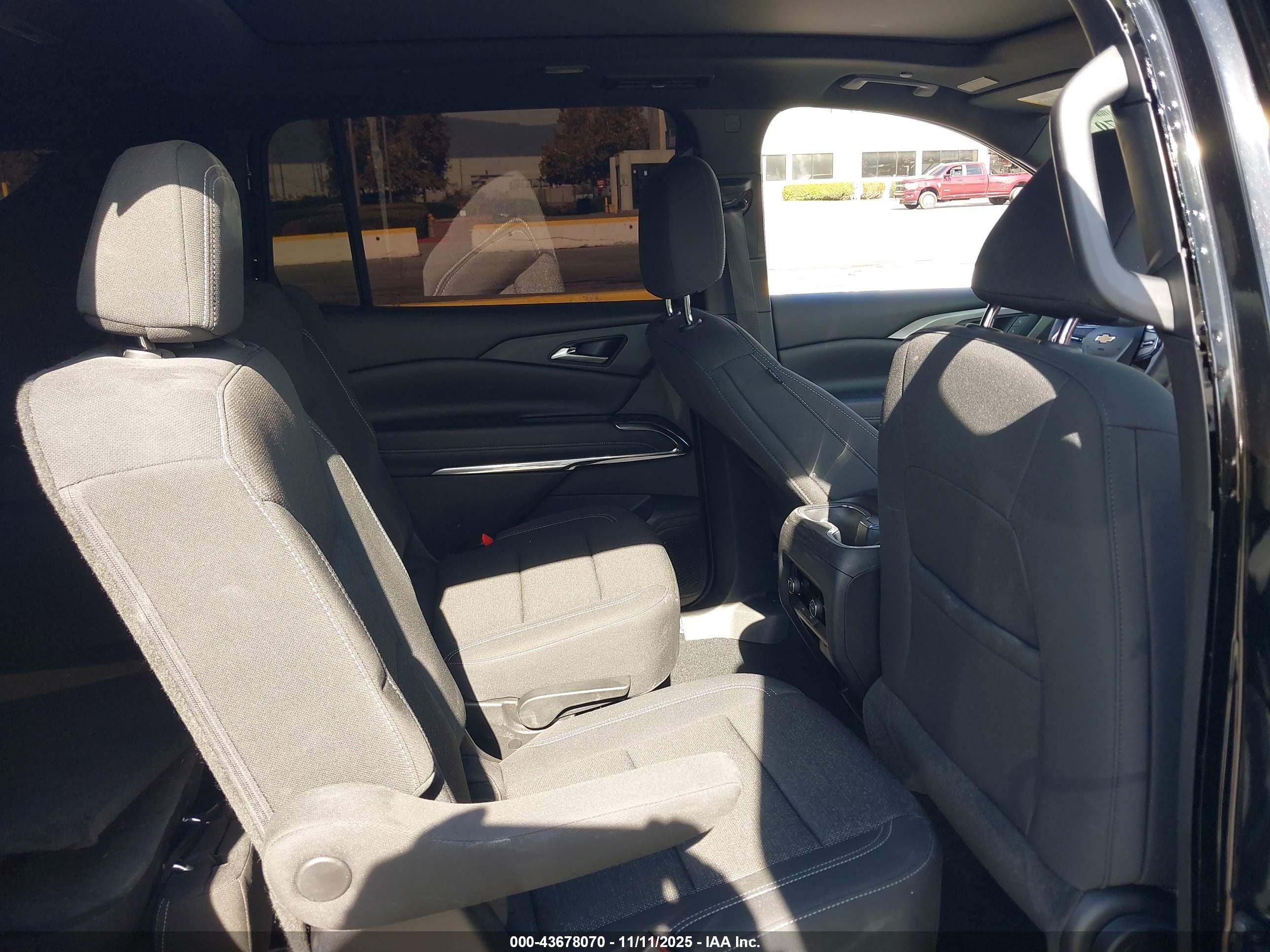 CHEVROLET TRAVERSE image 8
