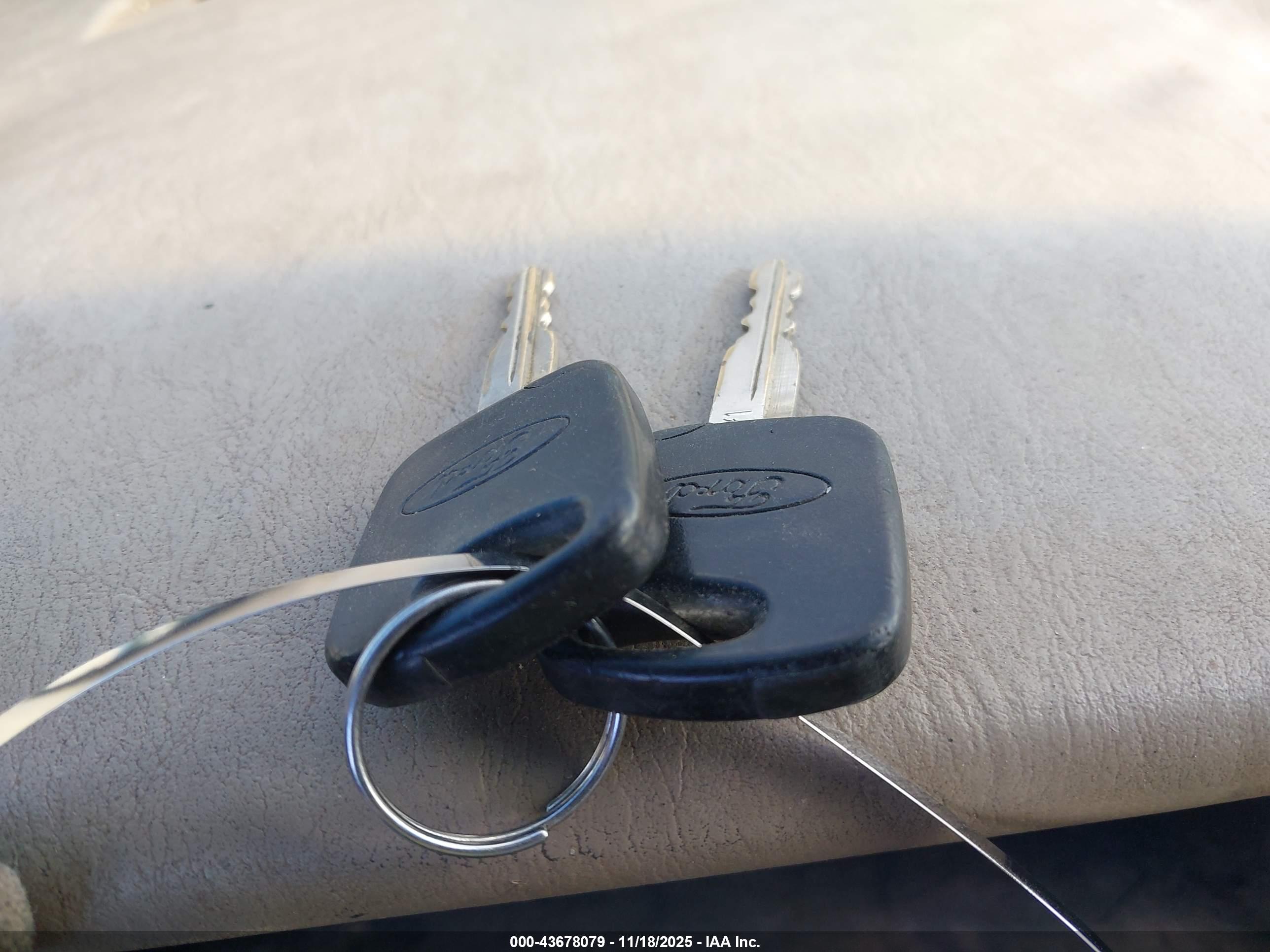 FORD ESCAPE image 11