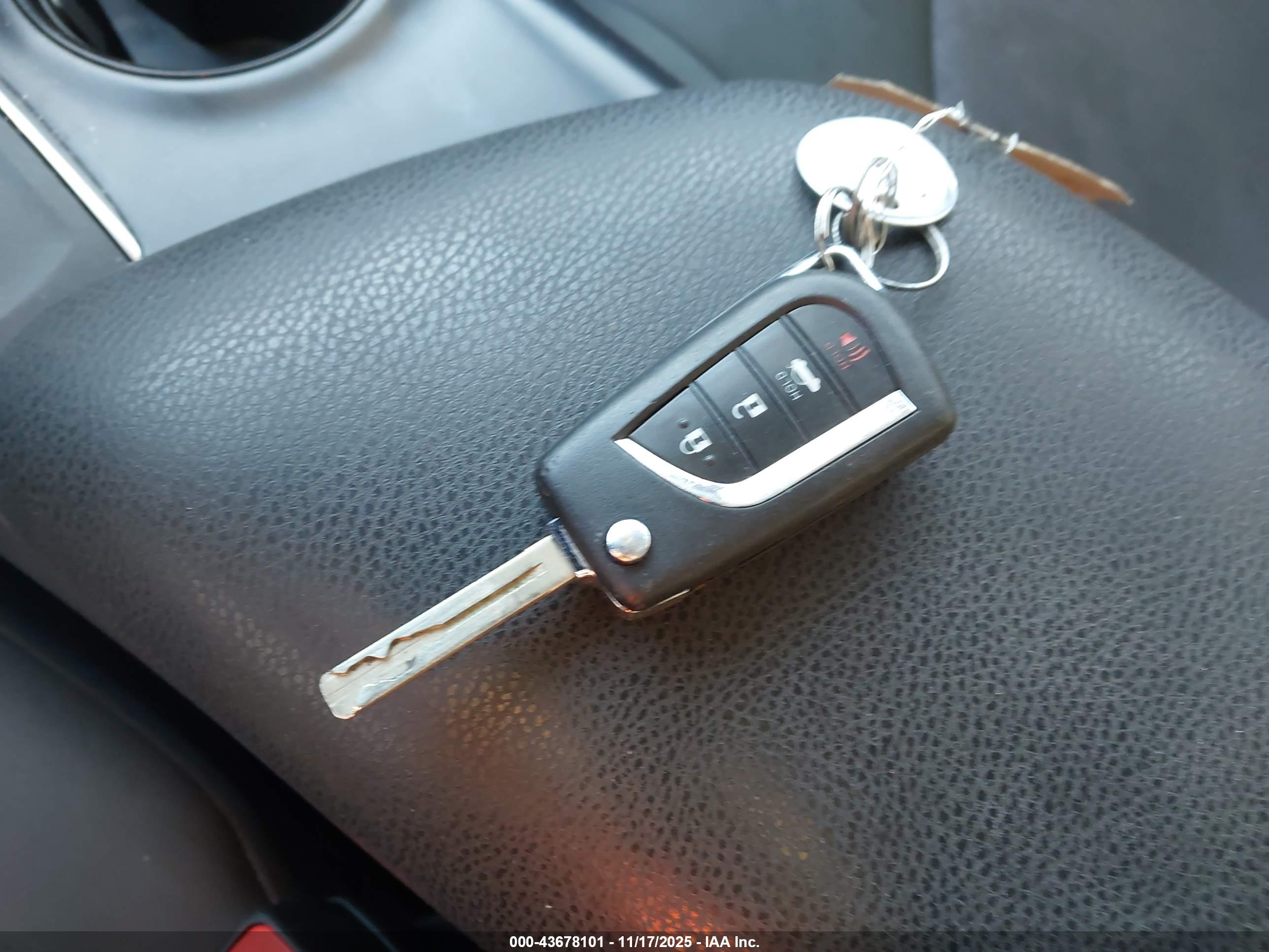 TOYOTA CAMRY image 11