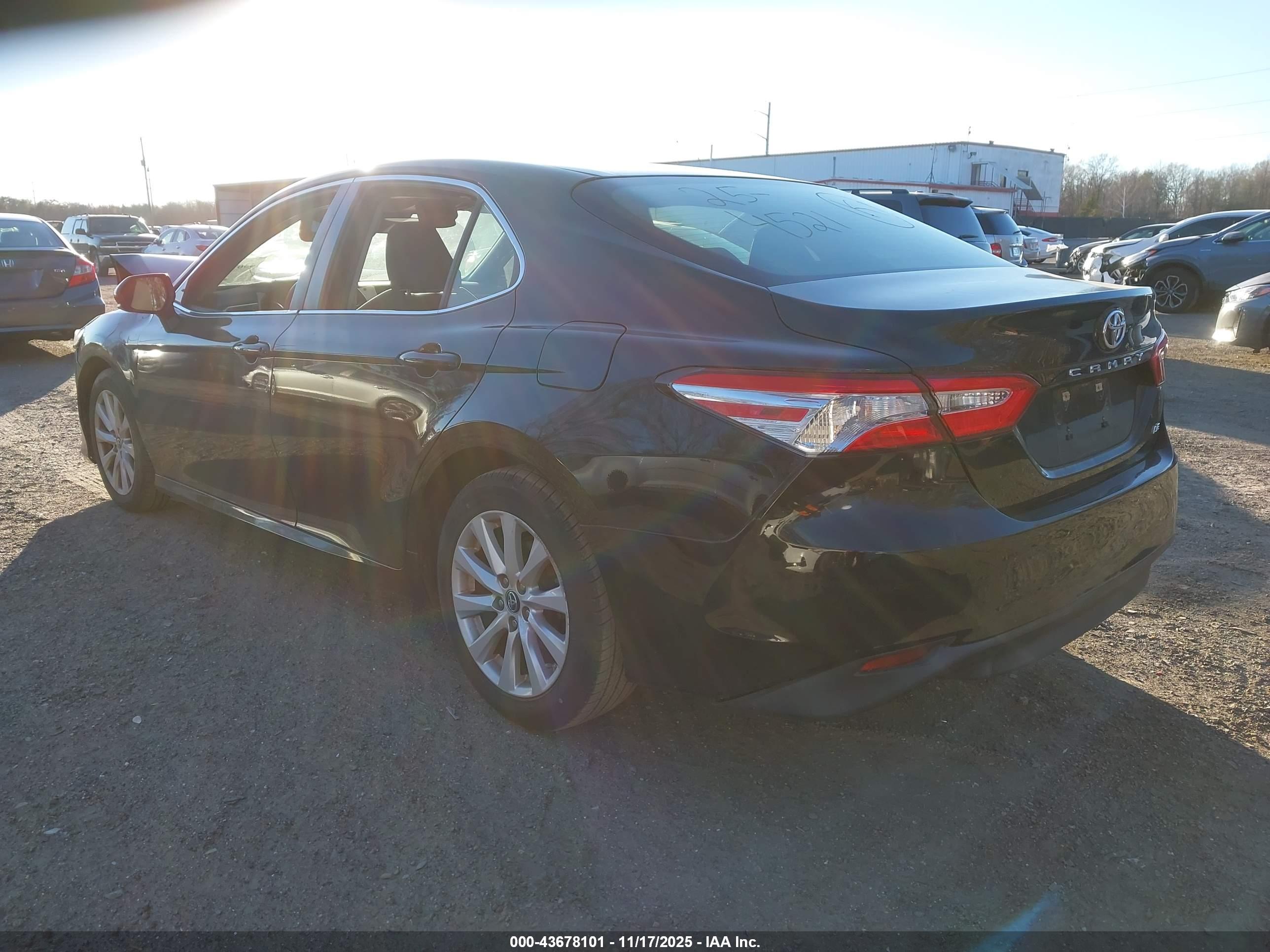 TOYOTA CAMRY image 3