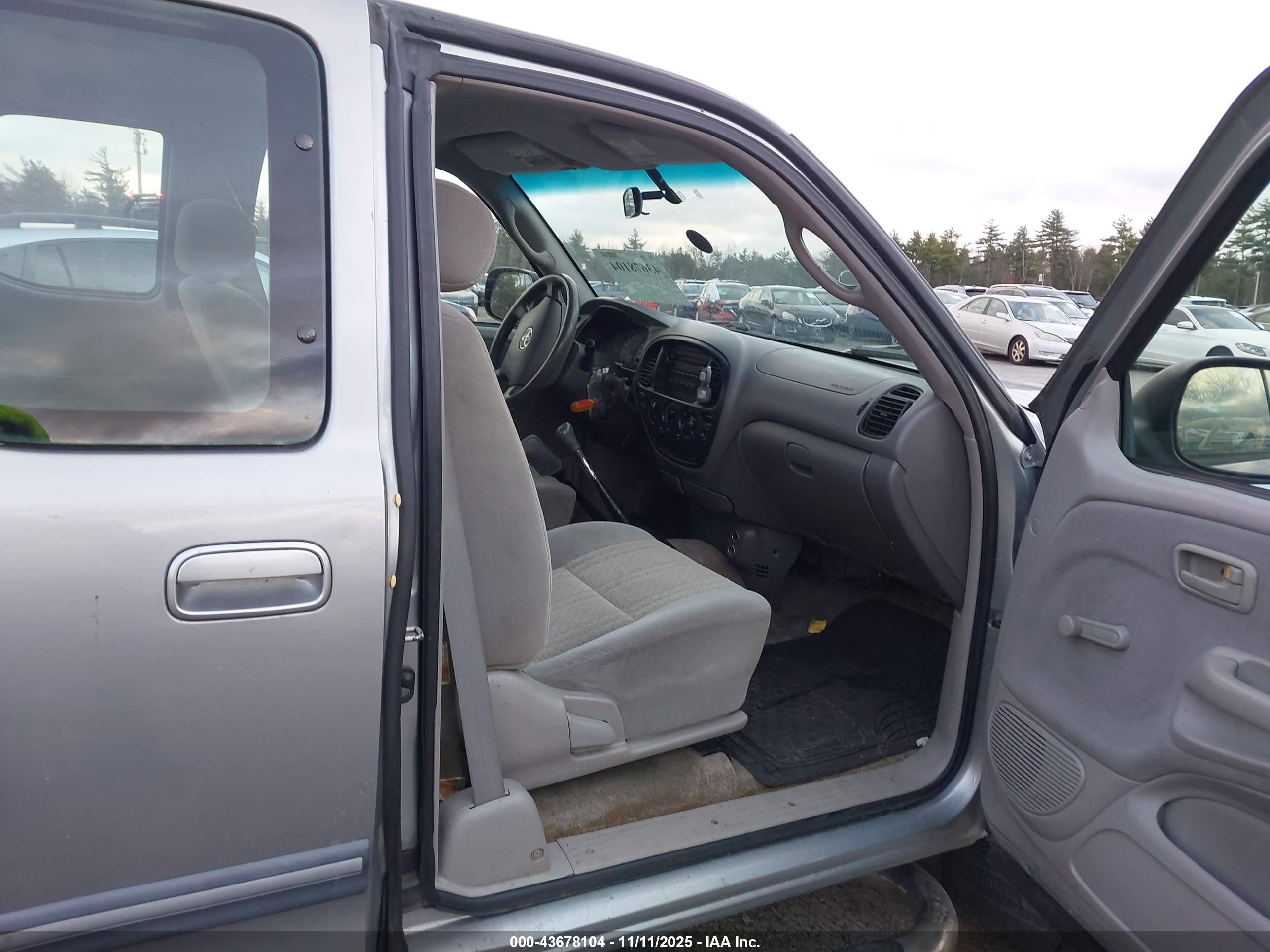 TOYOTA TUNDRA image 5
